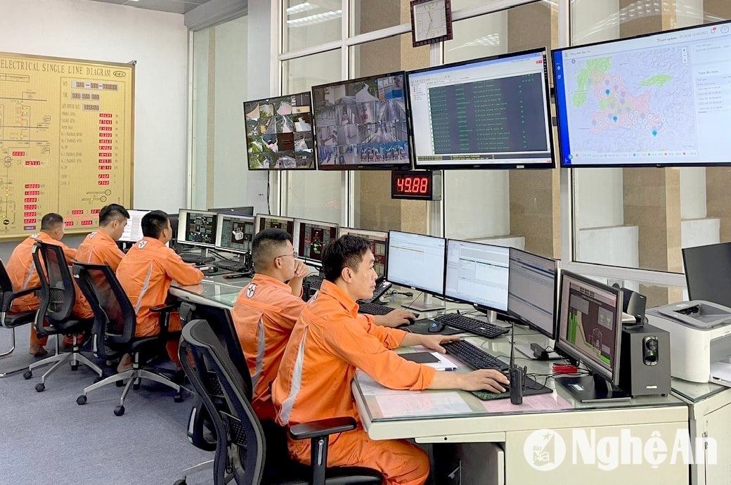 Một ca trực vận hành tại Nhà máy Thủy điện Bản Vẽ. Ảnh tư liệu: PV