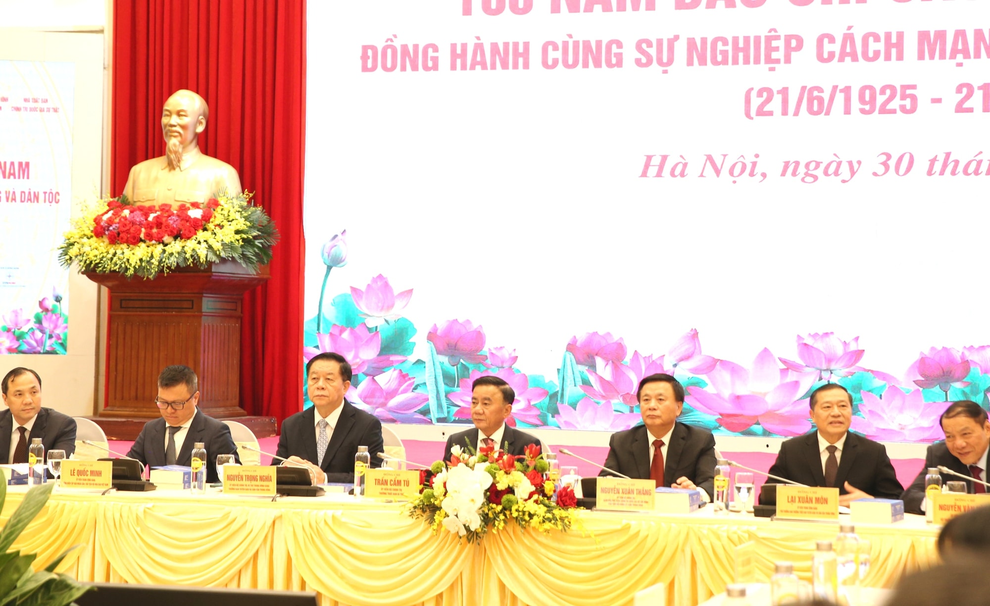 Tạo điều kiện, dành thêm nguồn lực để báo chí thực hiện tốt chức năng, nhiệm vụ trong kỷ nguyên mới- Ảnh 2. Tạo điều kiện, dành thêm nguồn lực để báo chí thực hiện tốt chức năng, nhiệm vụ trong kỷ nguyên mới- Ảnh 2.