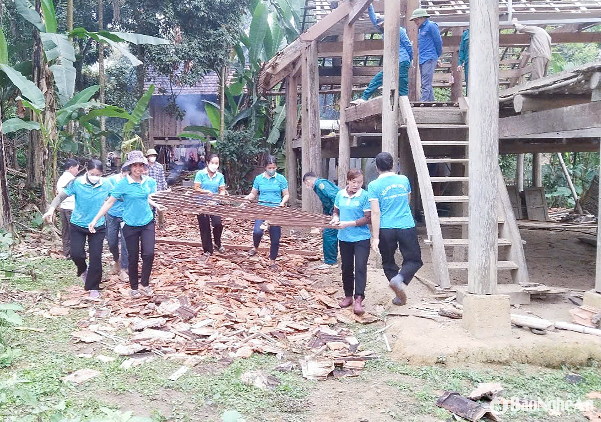 Xã Châu Thành (huyện Quỳ Hợp) huy động các lực lượng làm nhà ở cho người dân,,,