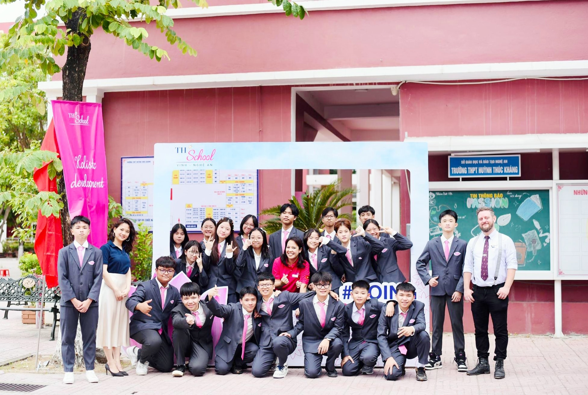 hs TH