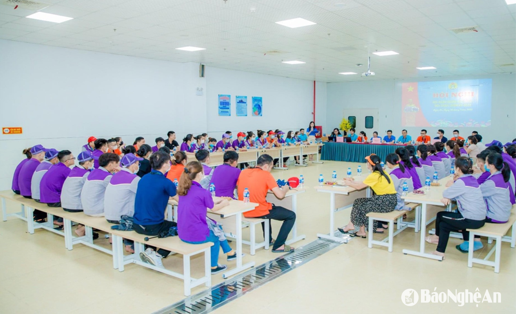 uploaded-diepthanhbna-2023_11_22-_bna-hoi-nghi-nld-doi-thoai-tai-cong-ty-tnhh-luxshare-ict-nghe-an-anh-cd-kkt-dong-nam-4239.png