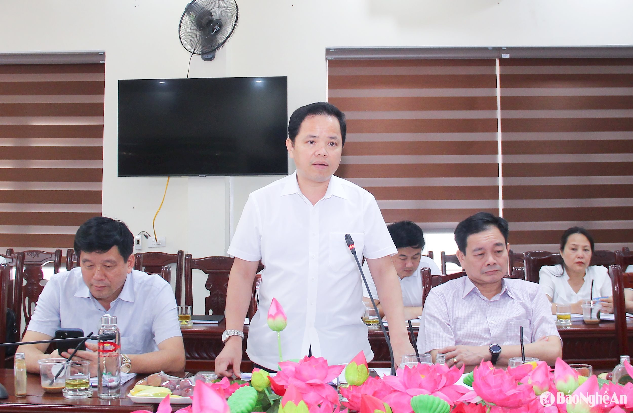 Đồng chí Phan Sỹ Cường - Phó Chủ tịch Uỷ ban MTTQ Việt Nam tỉnh liên quan đến bố trí vị trí việc làm