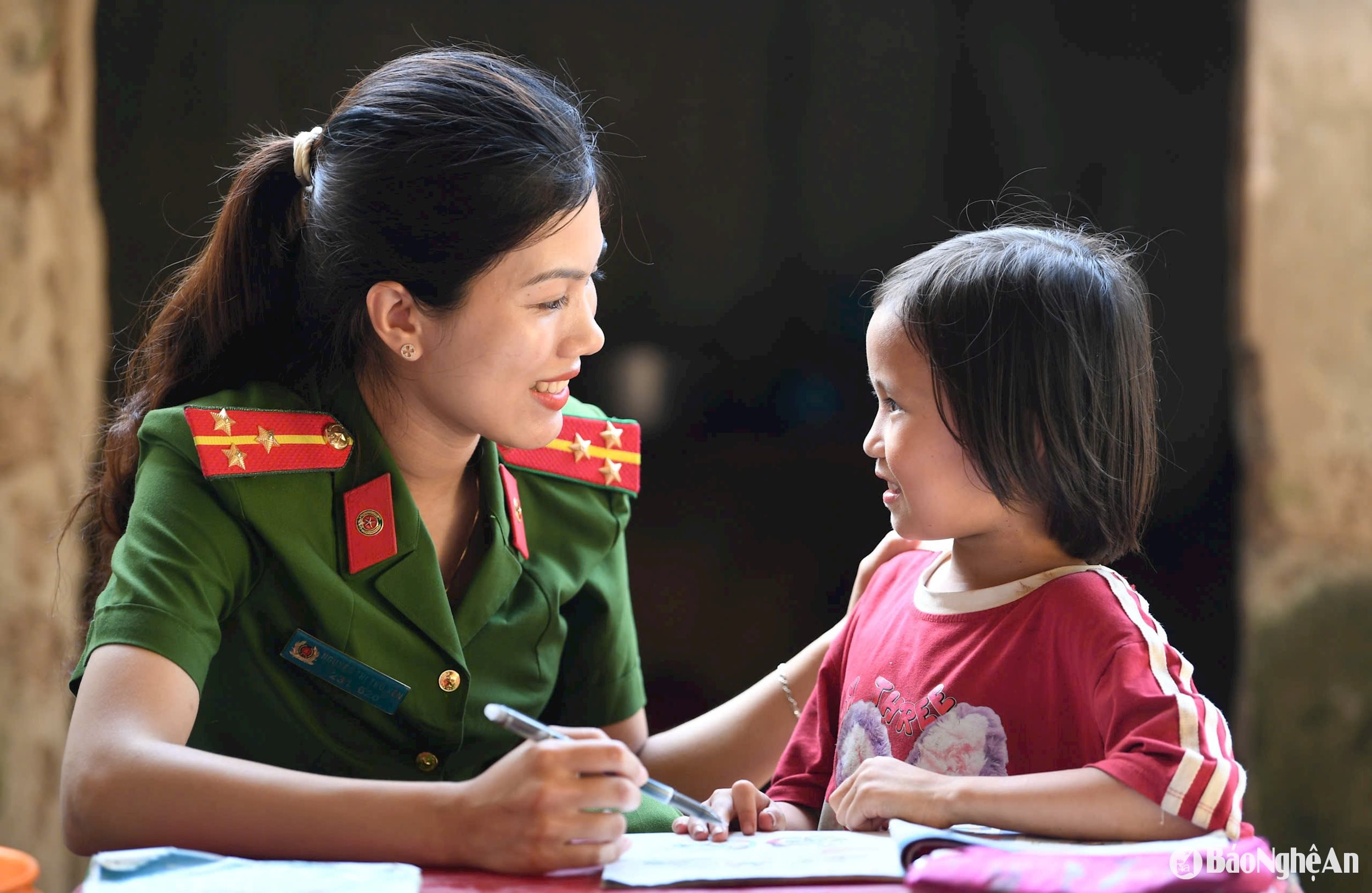 Tình yêu thương lan tỏa đúng lúc đã mang đến cho nhiều trẻ em có hoàn cảnh khó khăn sự sẻ chia thiết thực, trở thành điểm tựa vững vàng cả về tinh thần lẫn vật chất để các em vươn lên trong cuộc sống. Ảnh: Minh Khôi