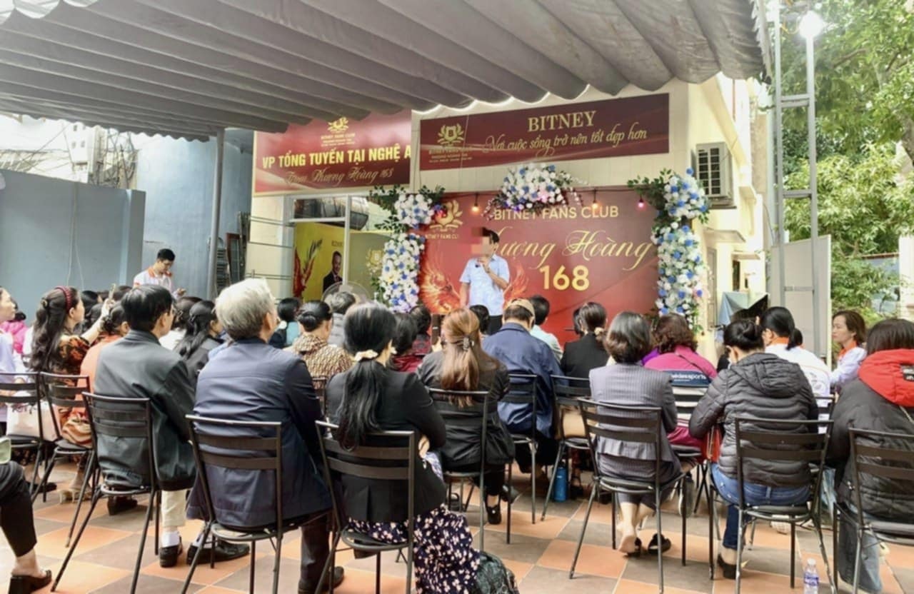 Một cuộc gặp mặt ở 'Văn phòng tổng tuyến Bitney tại Nghệ An. Ảnh: Tiến Hùng