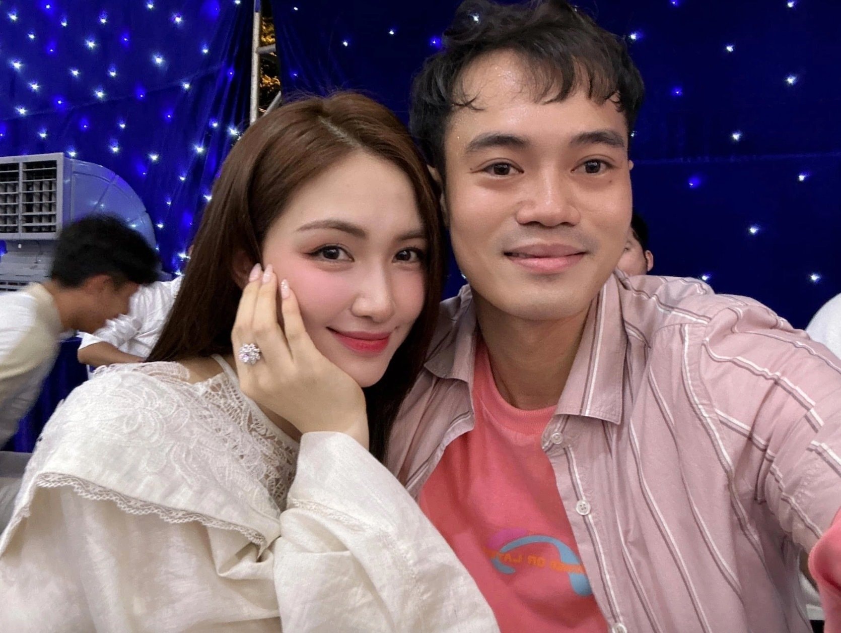 Cả hai hỗ trợ nhau từ cuộc sống tới công việc.