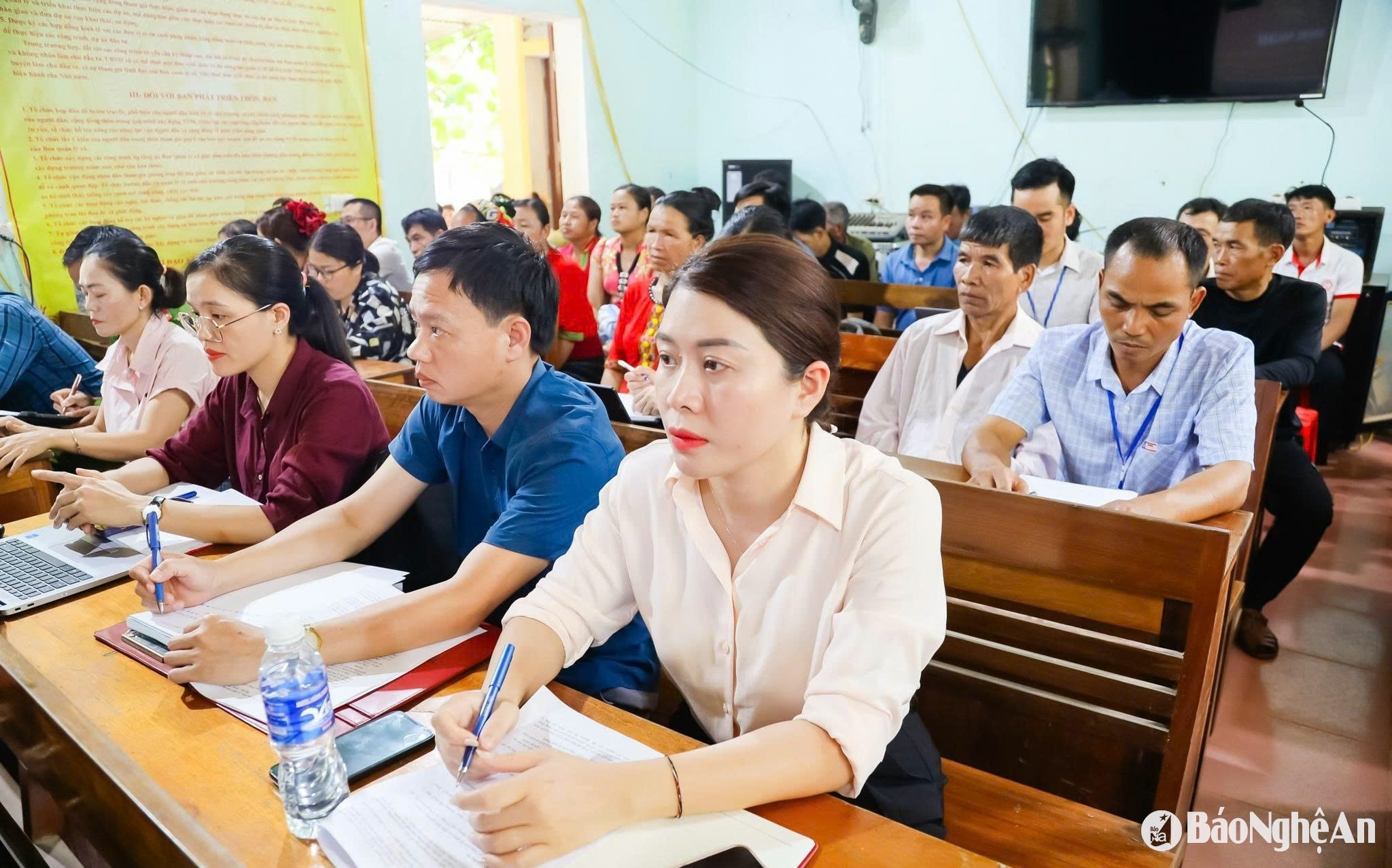 can bộ xã