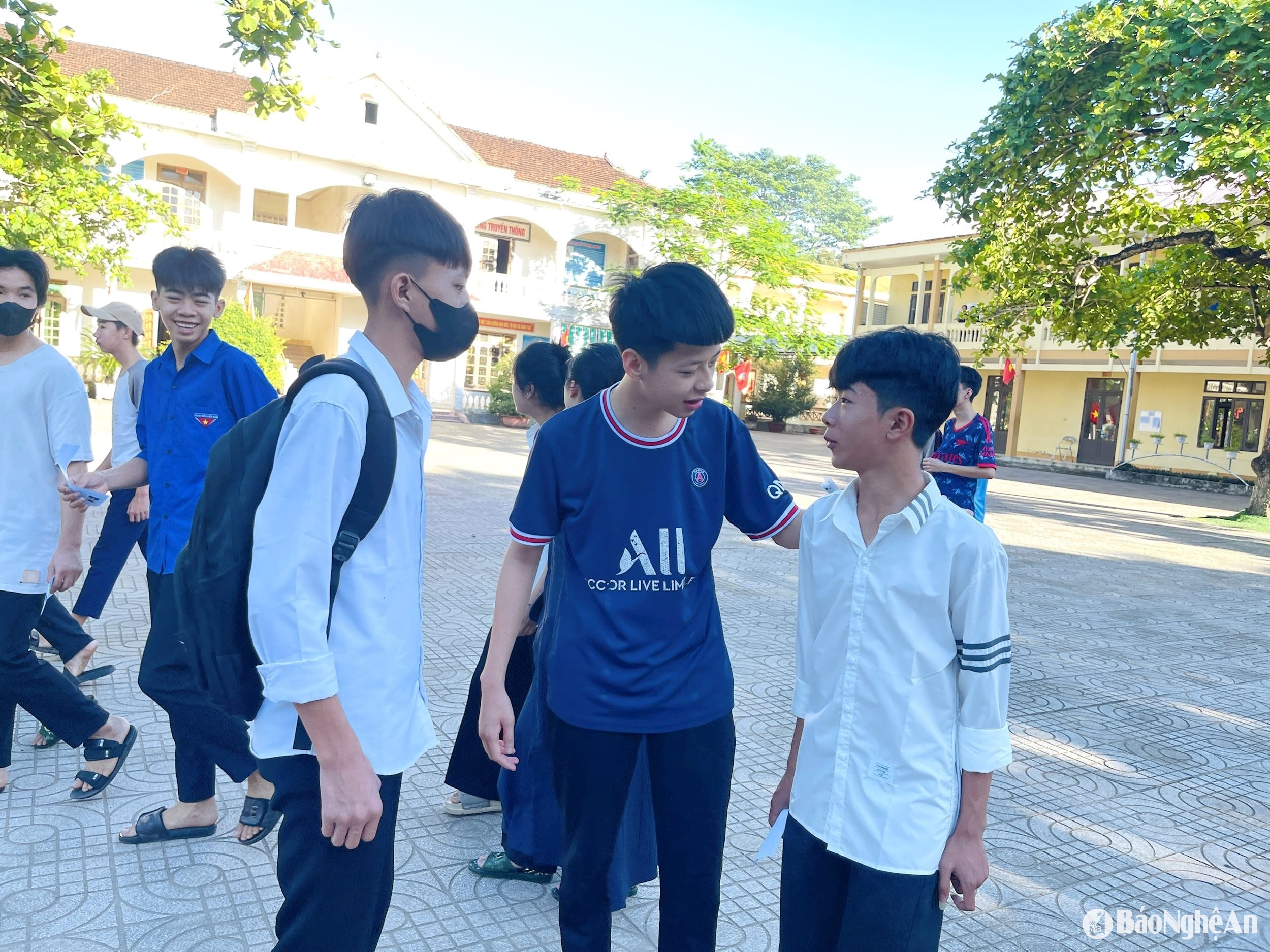 Thí sinh tại điểm thi Trường THPT Anh Sơn 2. Ảnh - Thái Hiền