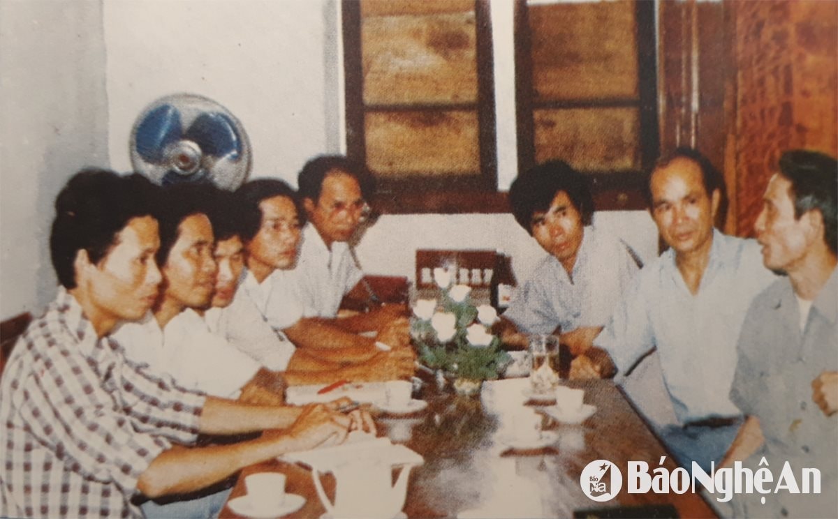 bna_tong-giam-doc-ttxvn-do-phuong-lam-viec-voi-bao-nghe-an-ve-viec-thanh-lap-nha-in-bao-1992.jpg