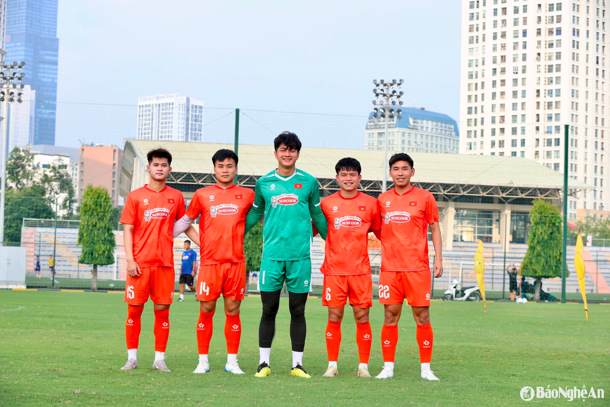 Trong danh sách Đội tuyển U22 Việt Nam lần này, CLB Sông Lam Nghệ An có 5 cầu thủ gồm: Lê Đình Long Vũ, Nguyễn Quang Vinh, Cao Văn Bình, Hồ Văn Cường và Đinh Xuân Tiến. Ảnh: Hải Hoàng