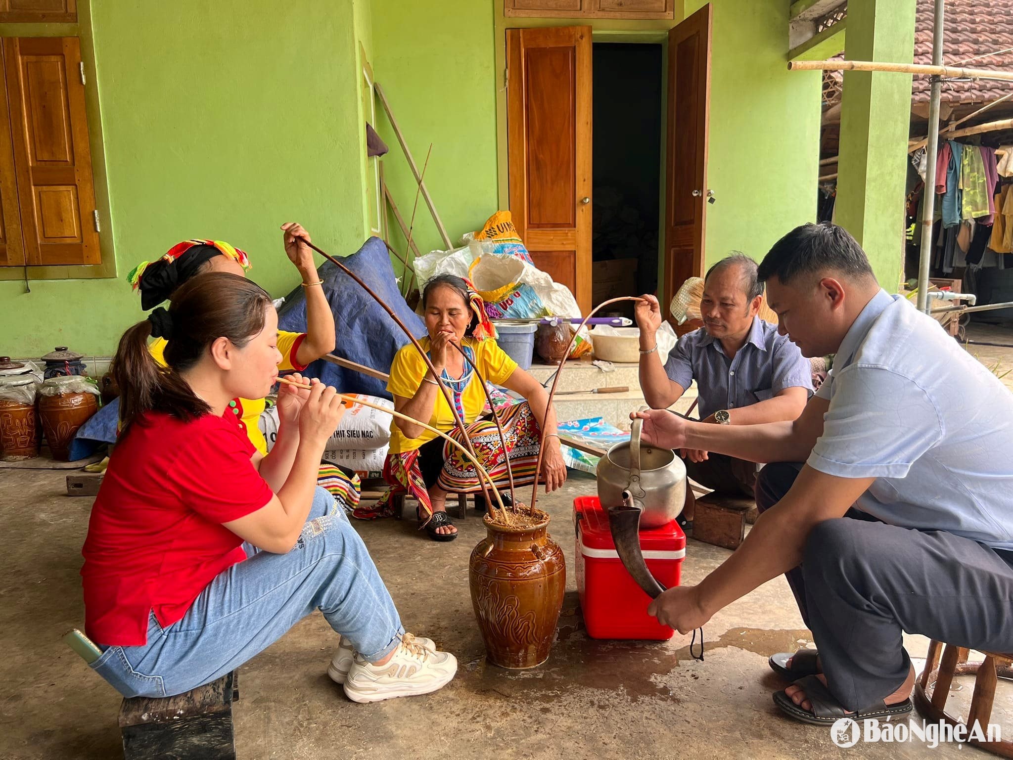 về với bà con