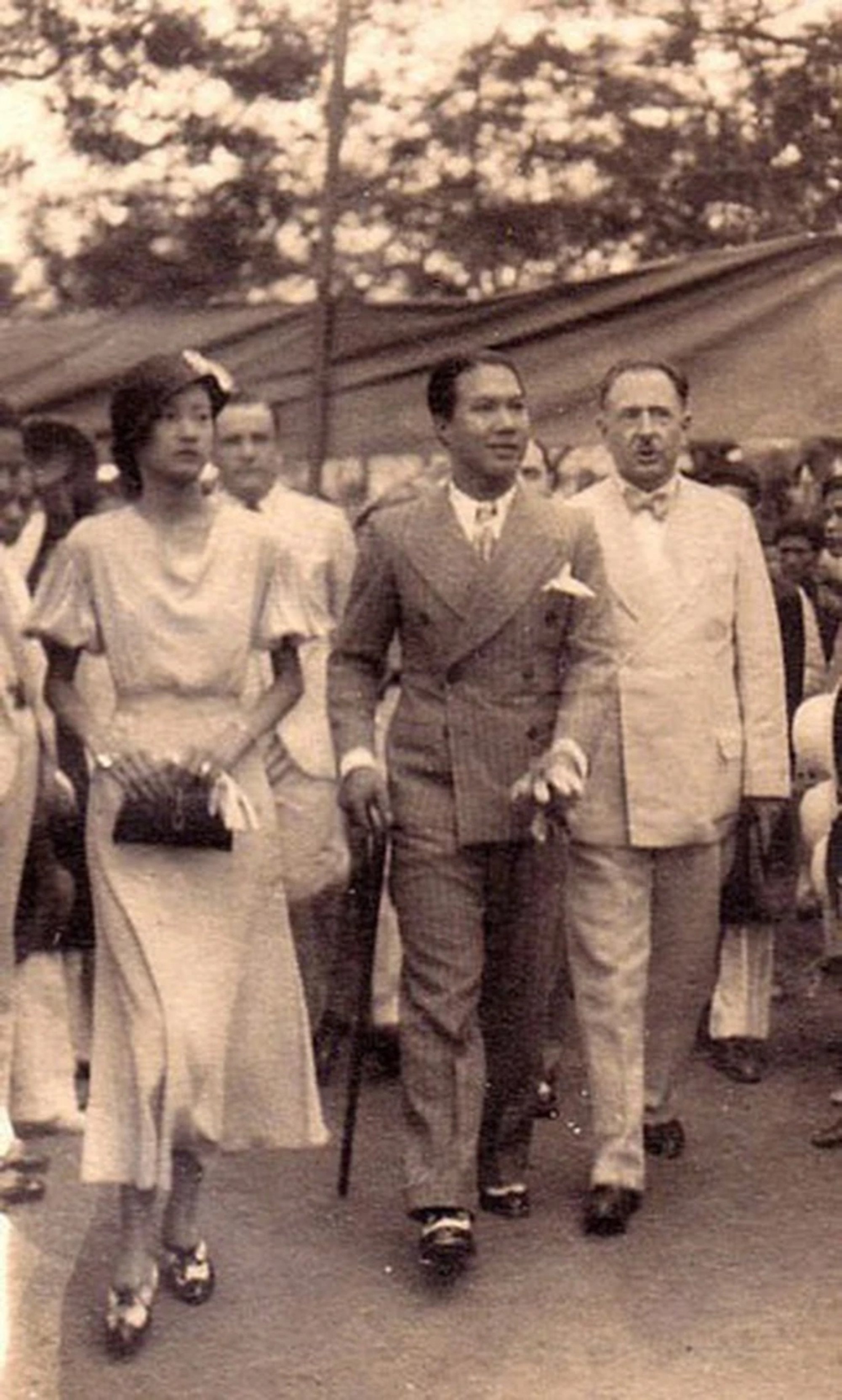 Nam Phương Hoàng Hậu cùng Vua Bảo Đại trong chuyến công du tại Pháp năm 1939.