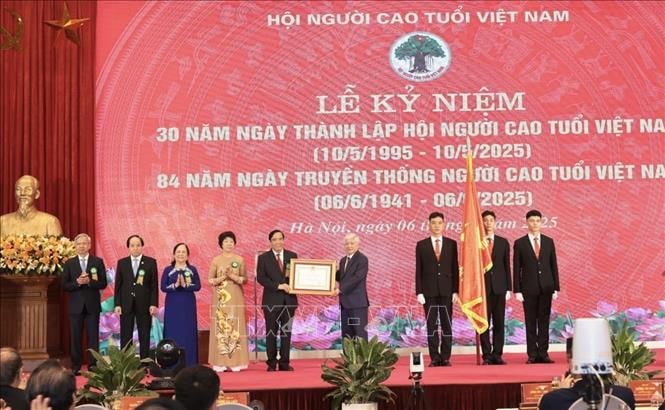 vna_potal_le_ky_niem_30_nam_ngay_thanh_lap_hoi_nguoi_cao_tuoi_viet_nam_stand (1)