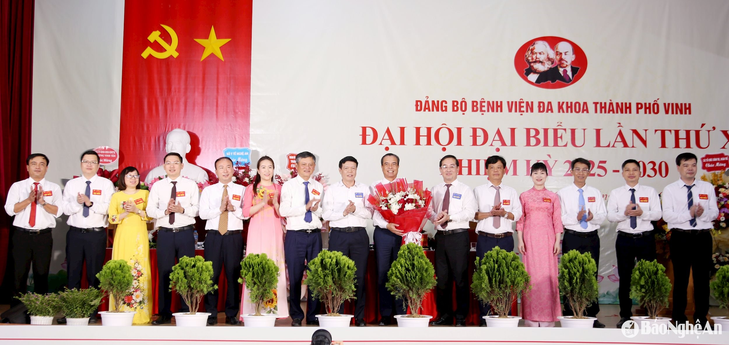 Ra mắt