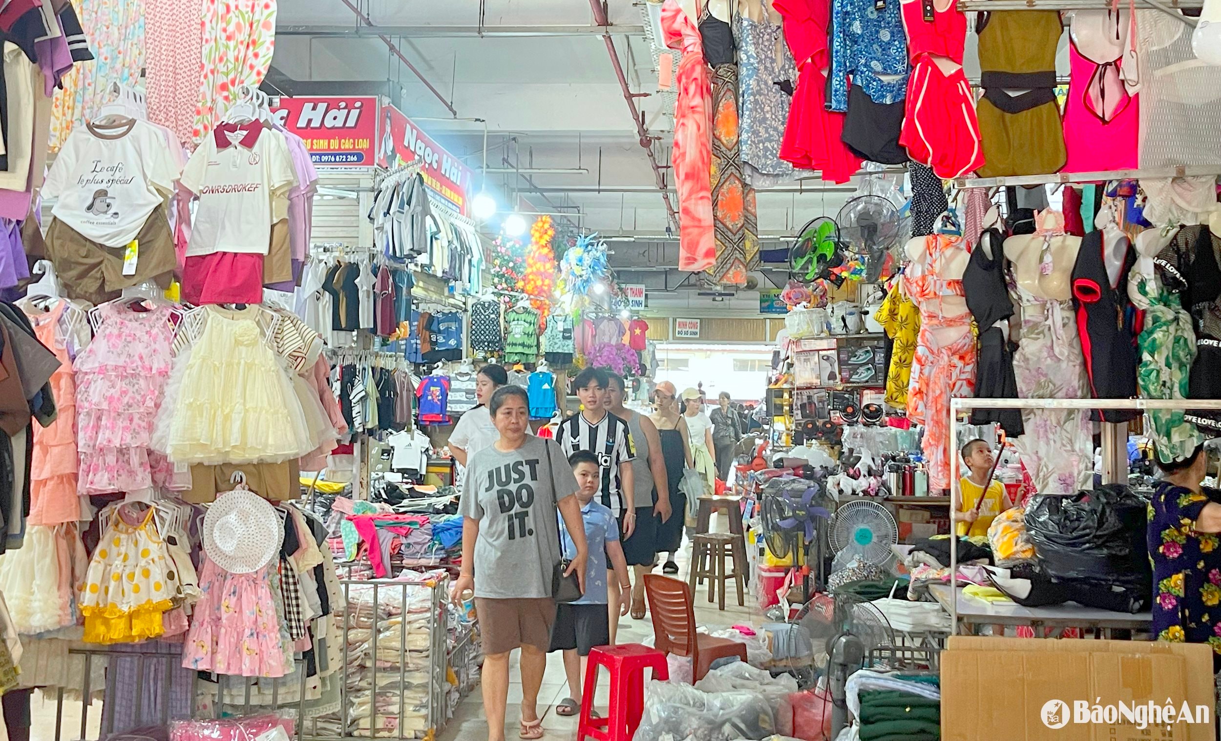 Hầu hết các tiểu thương ở đình Chính chợ Vinh đã mở cửa trở lại ảnh Quang An