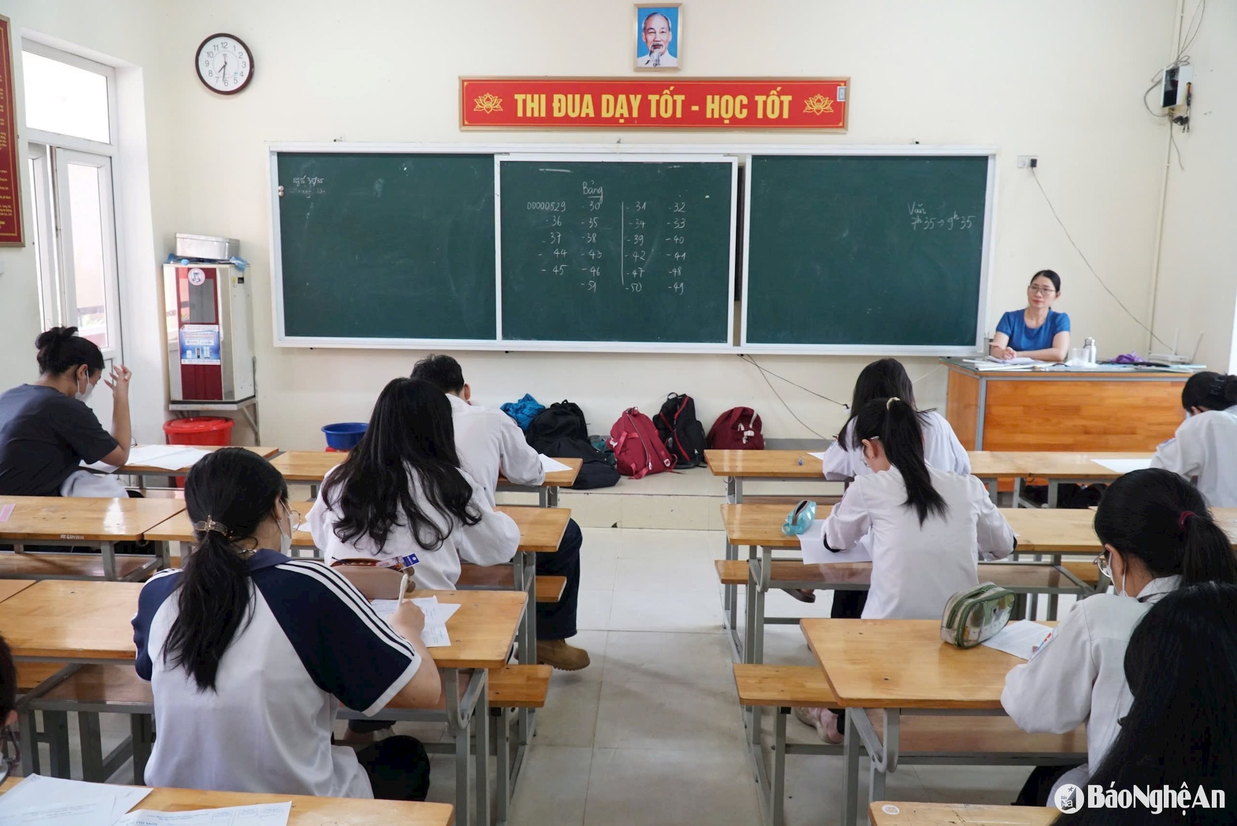 Học sinh lớp 12 thi thử Kỳ thi tốt nghiệp THPT năm 2025. Ảnh - Mỹ Hà