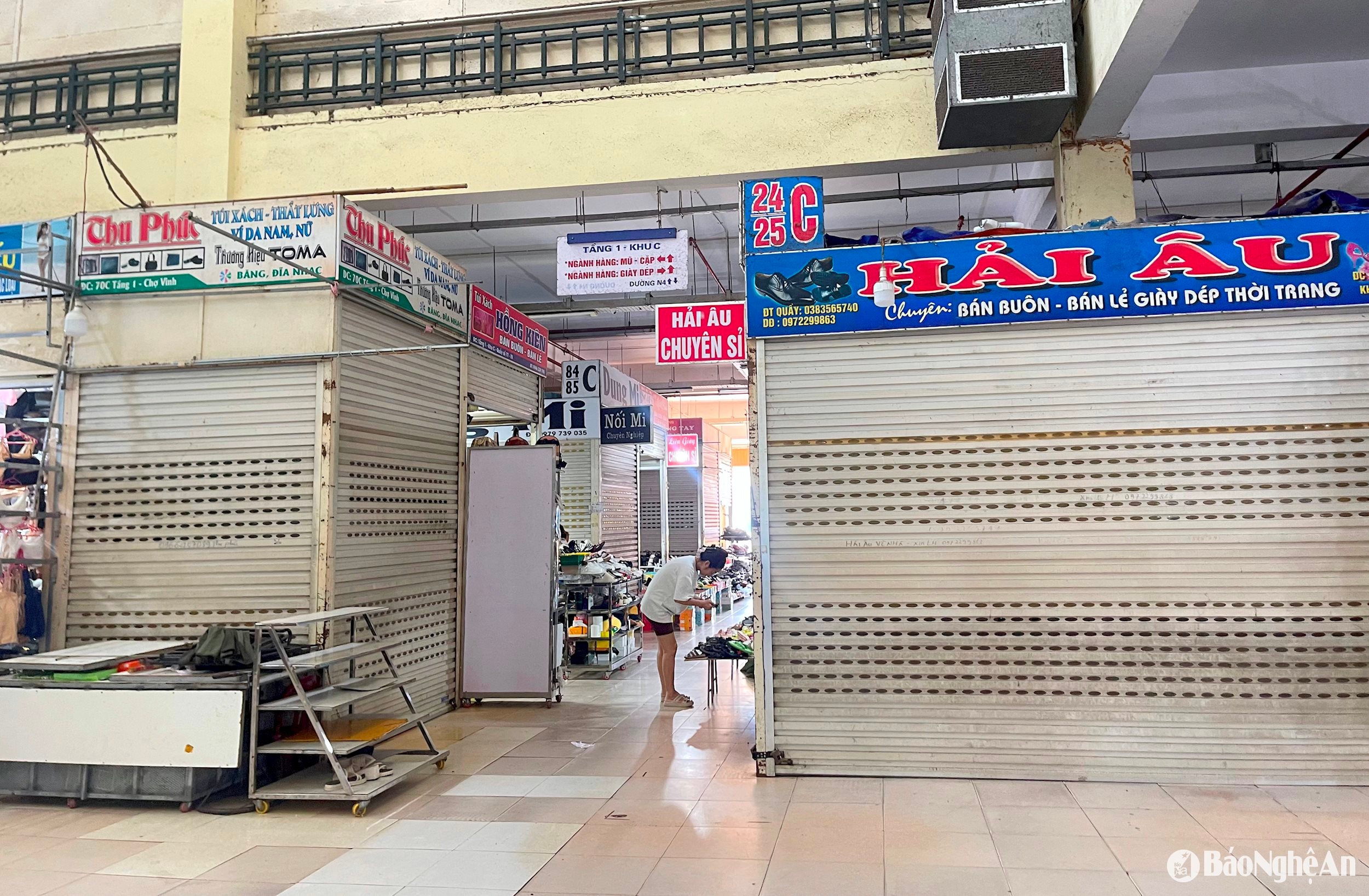 Một số ki ốt vẫn đóng cửa do kinh doanh không khả quan trước đó ảnh Quang An