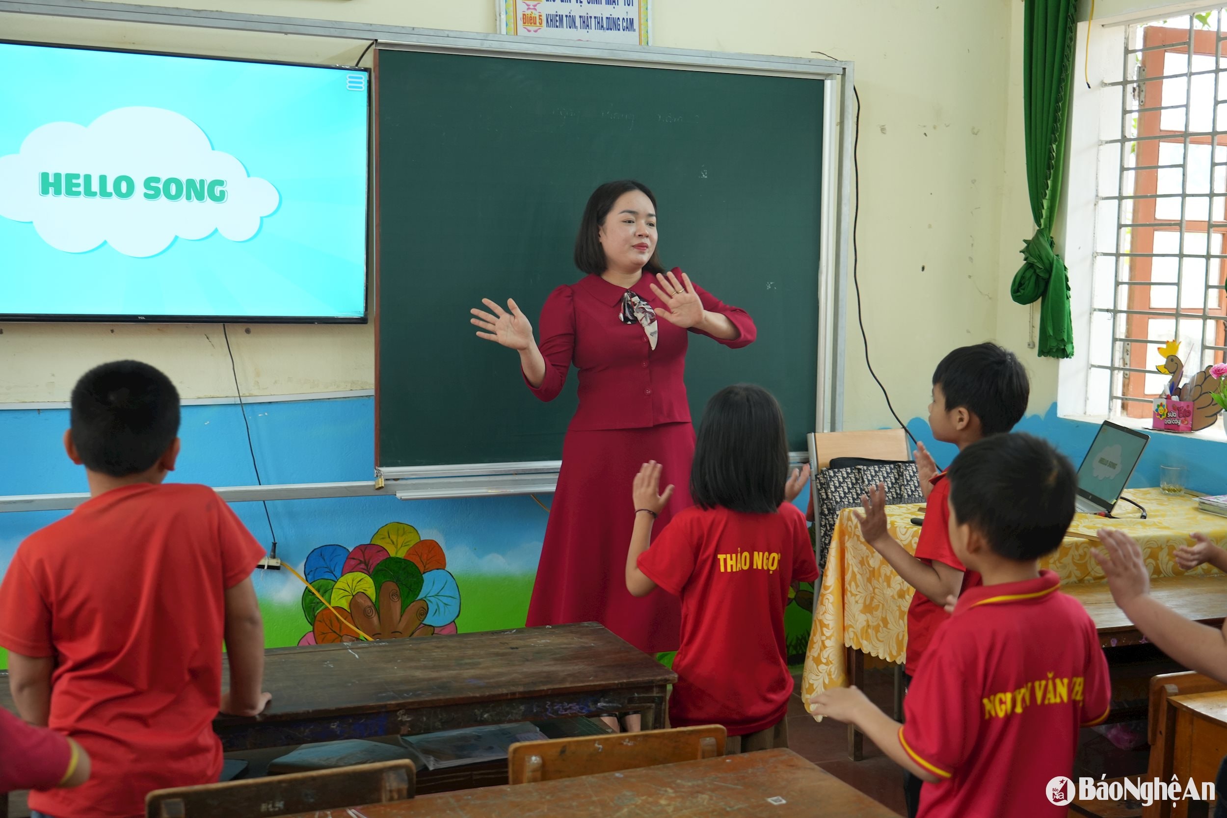 Hơn 50% học sinh ở Trường Tiểu học Tam Quang 2 - Tương Dương có bố mẹ đi làm ăn xa. Ảnh - Mỹ Hà3