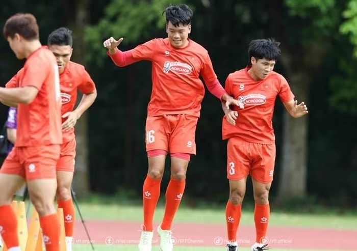ĐT Việt Nam tập trên sân trường Đại học Malaya
