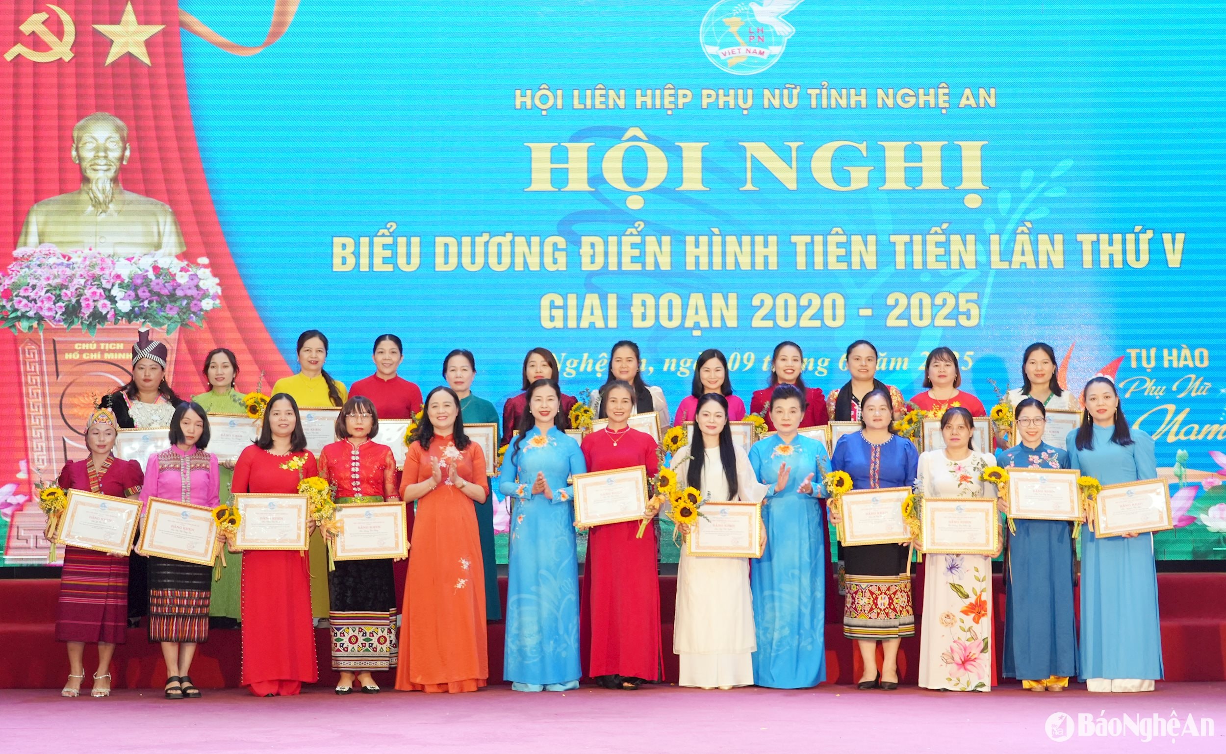 women praise