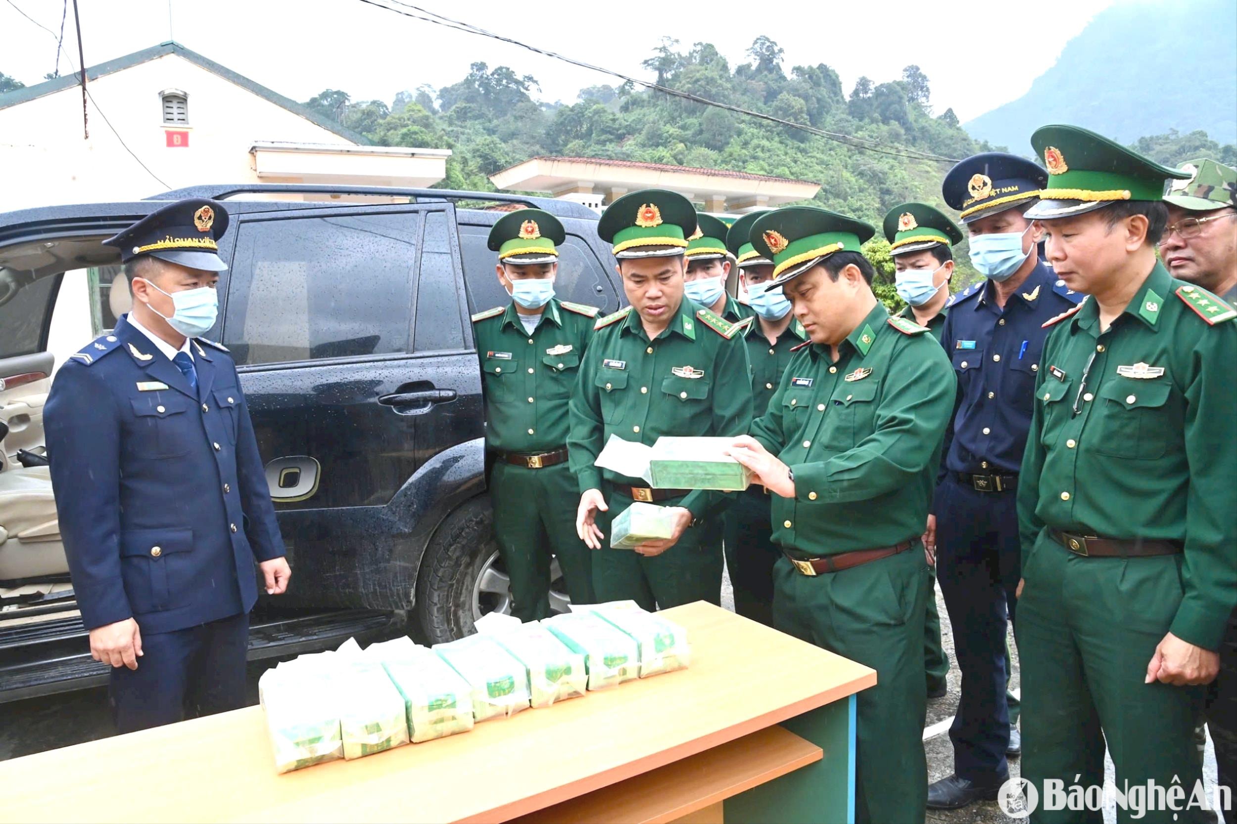 cac-doi-tuong-va-tang-vat-chuyen-an-a424.5p-2-.jpg