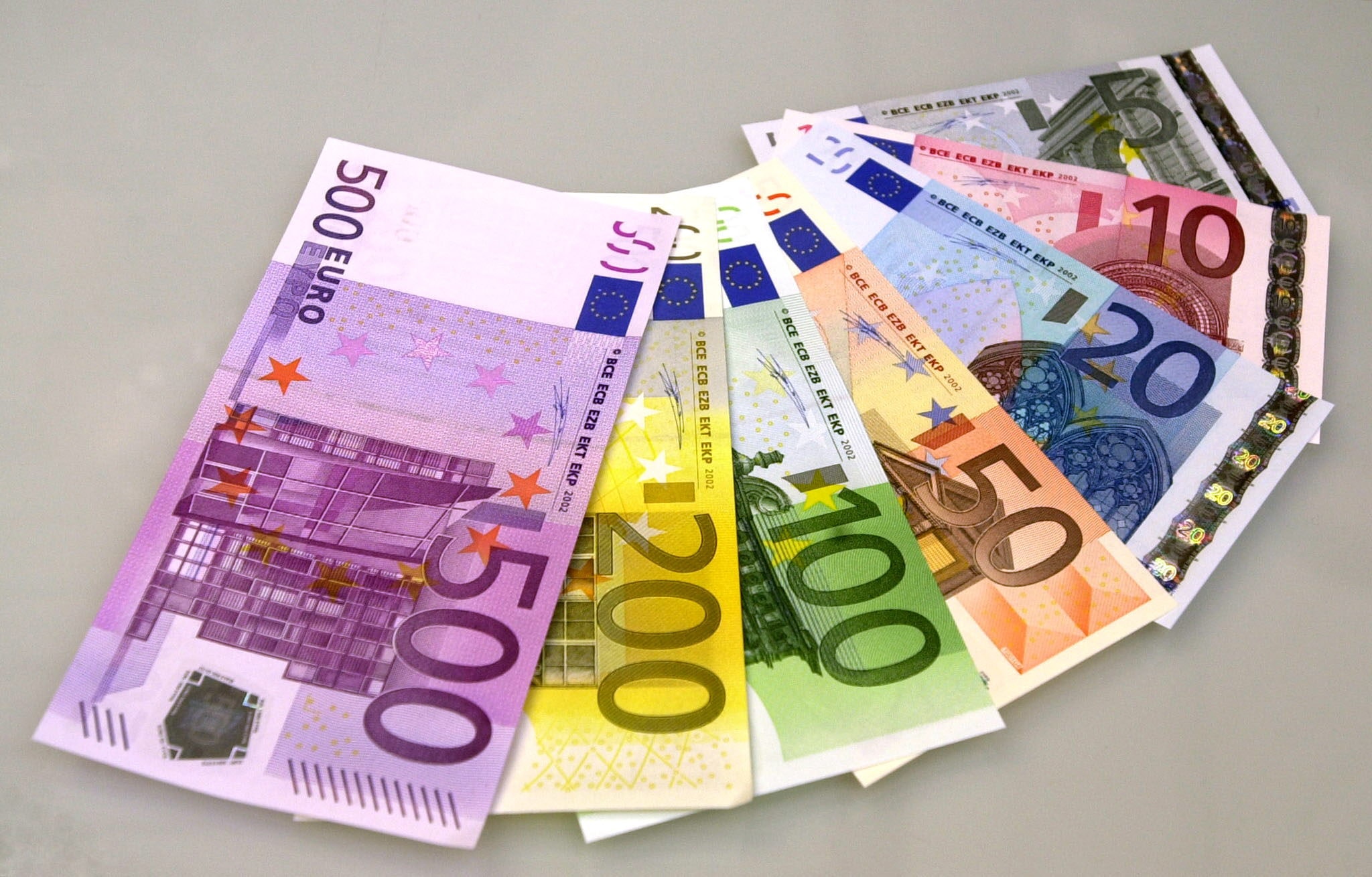 Tỷ giá euro ngày 10/6: Chợ đen tiếp đà tăng
