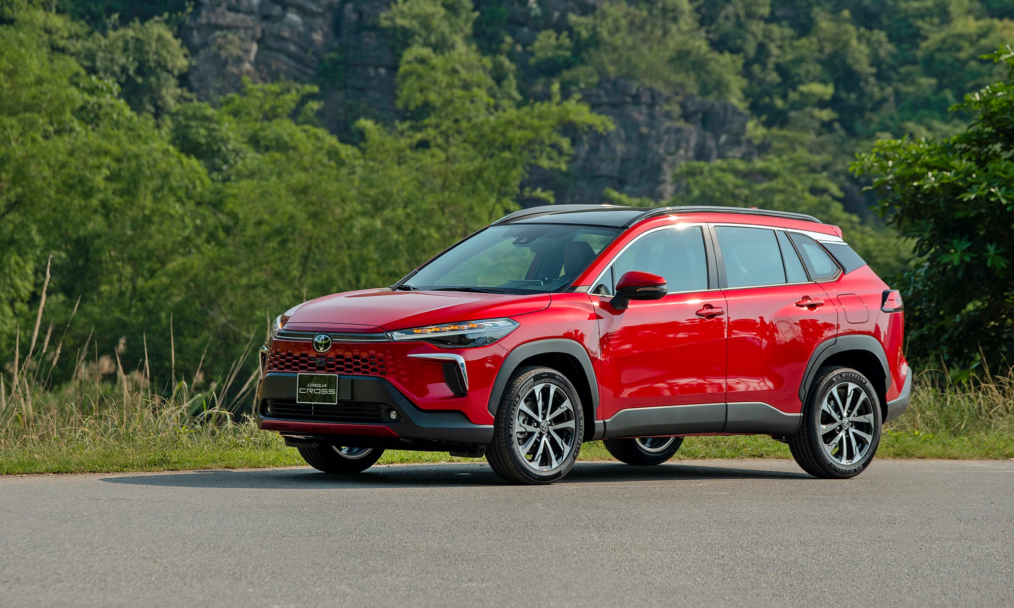 Toyota Corolla Cross: giá lăn bánh 6/2025, TSKT, đánh giá chi tiết