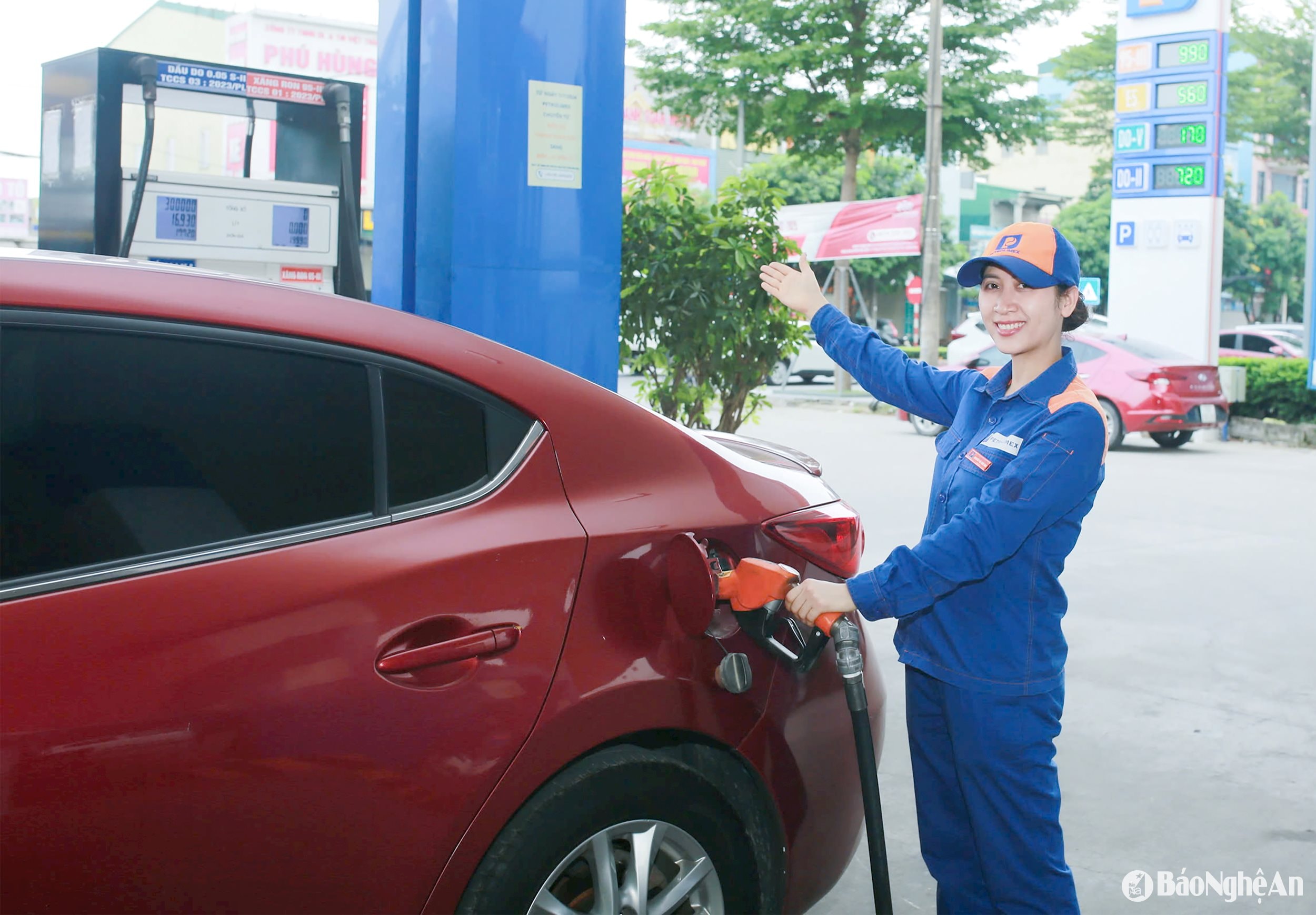 Nhiệm kỳ 2020 - 2025, Đảng uỷ Công ty tăng cường lãnh đạo nâng cao chất lượng nguồn nhân lực thông qua tổ chức nhiều chương trình đào tạo, tập huấn chuyên môn và hội thi. Ảnh: Nân