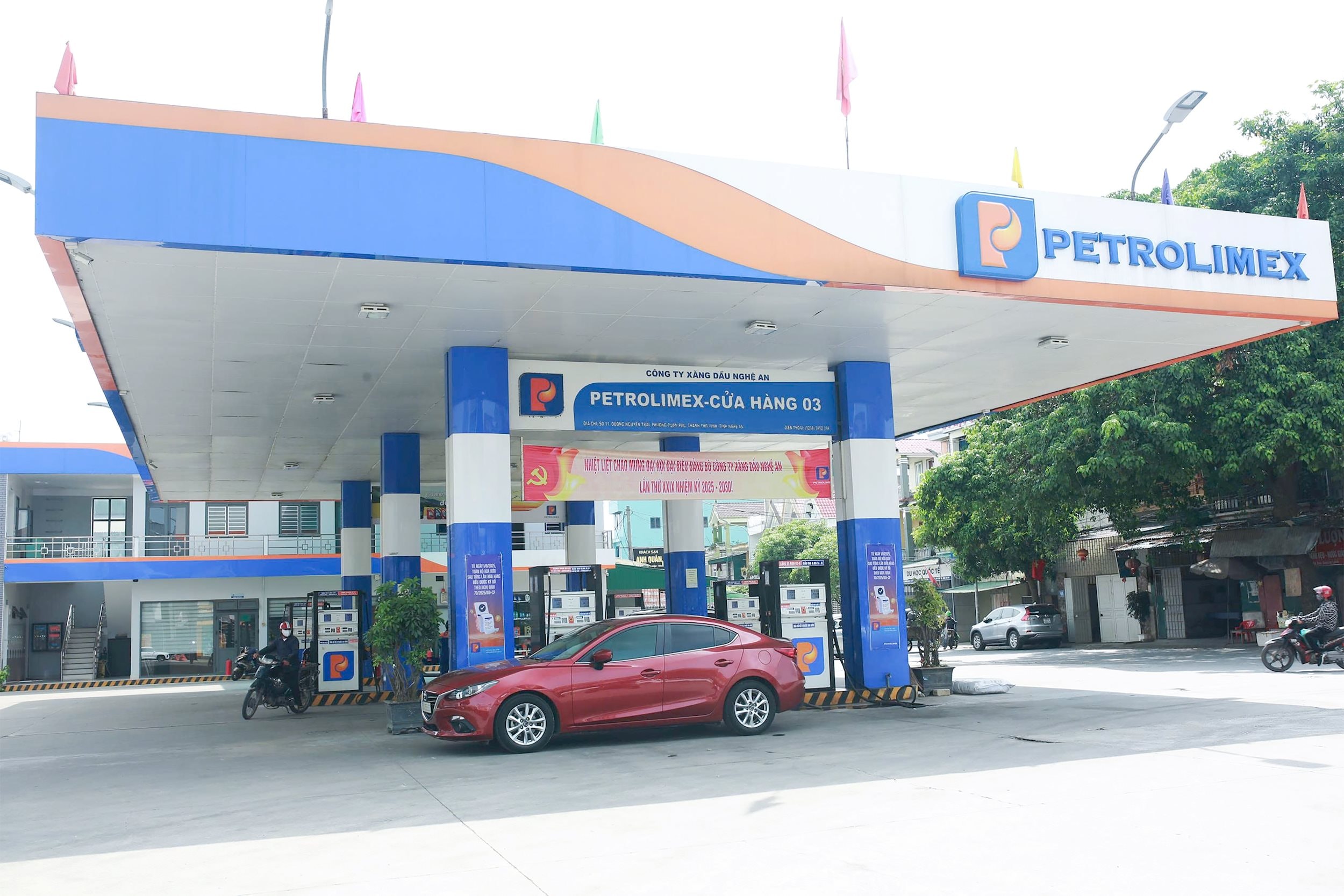 Đầu tư hiện đại hoá các cửa hàng bán lẻ trên địa bàn tỉnh Nghệ An. Ảnh: CSCC