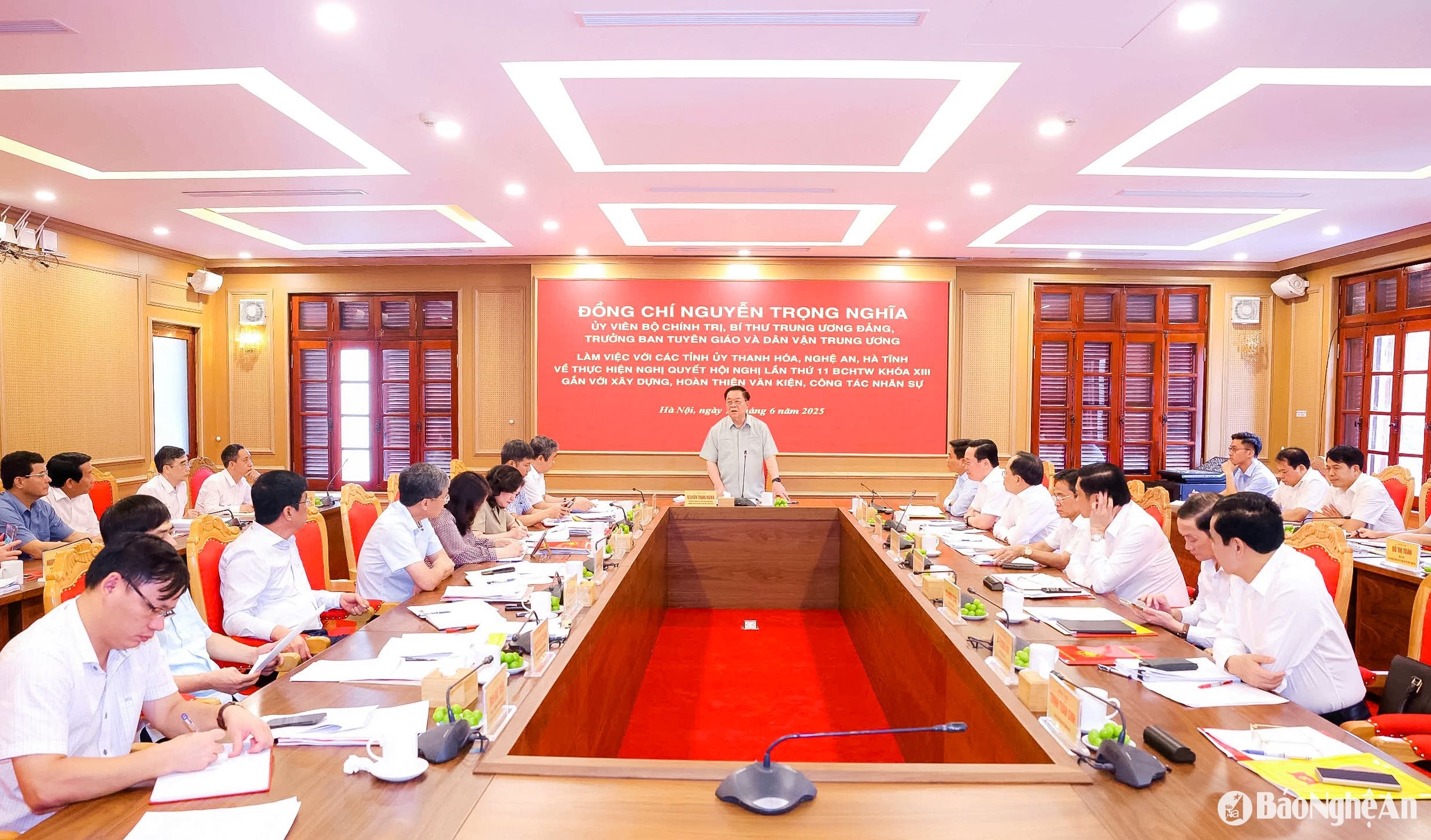 Đồng chí Nguyễn Trọng Nghĩa - Ủy viên Bộ Chính trị, Bí thư Trung ương Đảng, Trưởng Ban Tuyên giáo và Dân vận Trung ương làm việc với các Tỉnh ủy: Thanh Hoá, Nghệ An, Hà Tĩnh. Ảnh: Thắng Phan