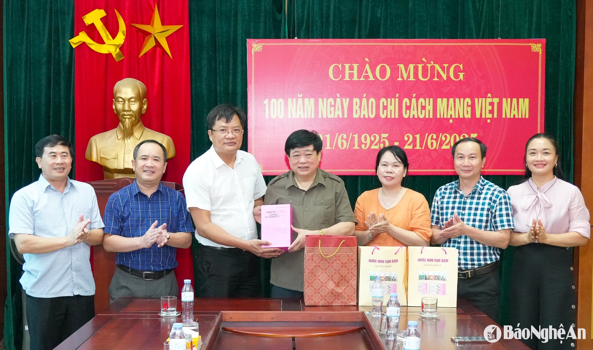 Nguyễn Thế Kỷ 8