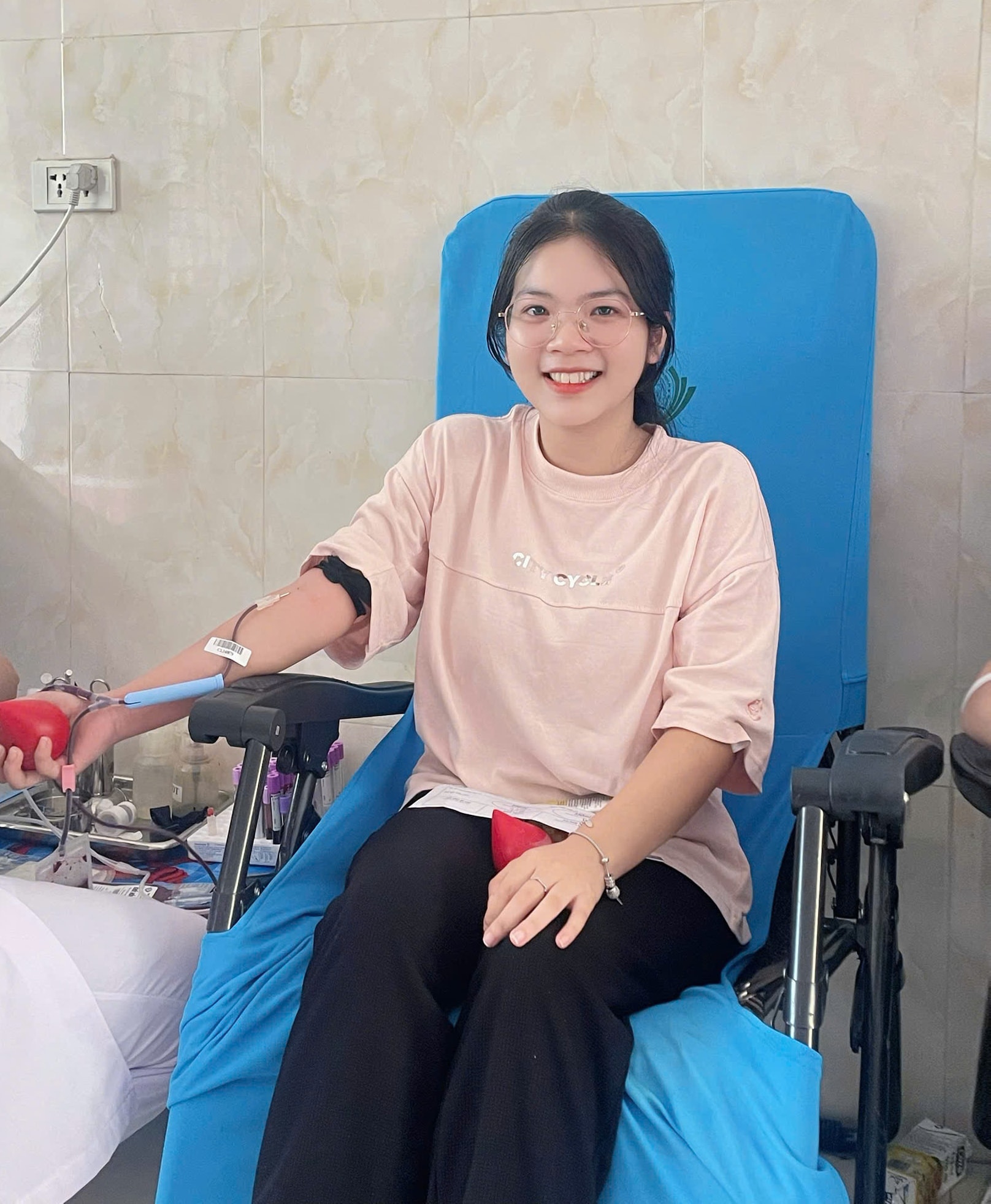 ngày tôn vinh hiến máu 16:4 422bab04eda659f800b7