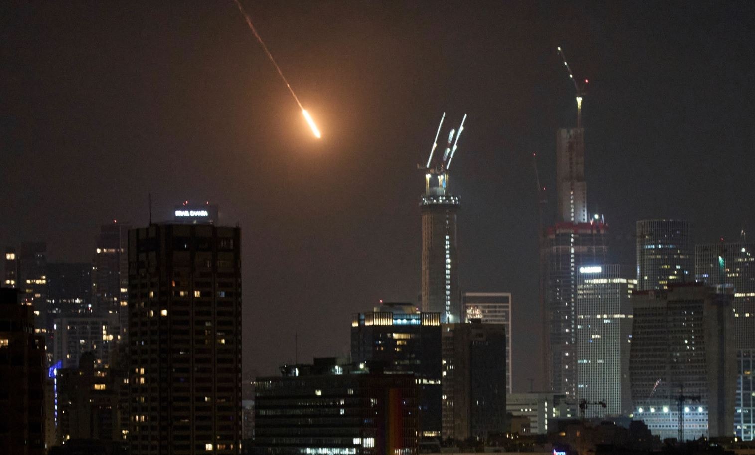 tên lửa đạn đạo iran lao xuống tel aviv rạng sáng 14.6