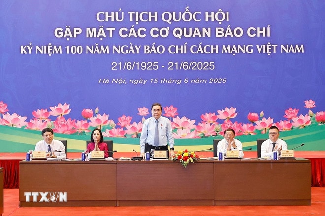 Chủ tịch Quốc hội Trần Thanh Mẫn gặp mặt các cơ quan báo chí. (Ảnh: Doãn Tấn/TTXVN) ttxvn-chu-tich-quoc-hoi-tran-thanh-man-gap-mat-cac-co-quan-bao-chi-2.jpg