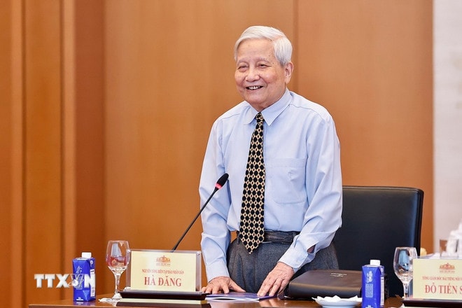 Nhà báo Hà Đăng, nguyên Tổng Biên tập Báo Nhân Dân phát biểu. (Ảnh: Doãn Tấn/TTXVN) ttxvn-chu-tich-quoc-hoi-tran-thanh-man-gap-mat-cac-co-quan-bao-chi-11.jpg