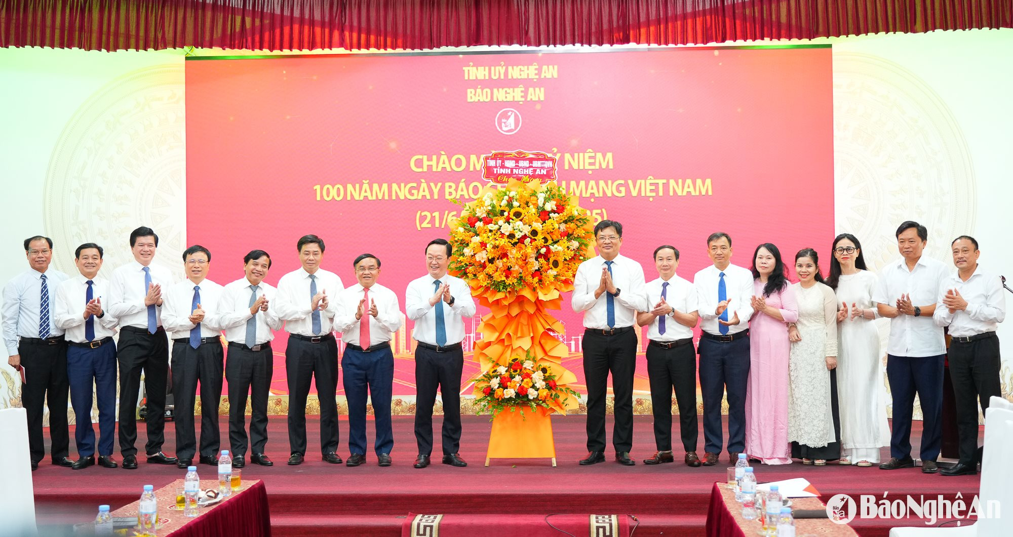 Bí thư Tỉnh ủy Nguyễn Đức Trung thăm, chúc mừng Báo Nghệ An nhân dịp 21/6