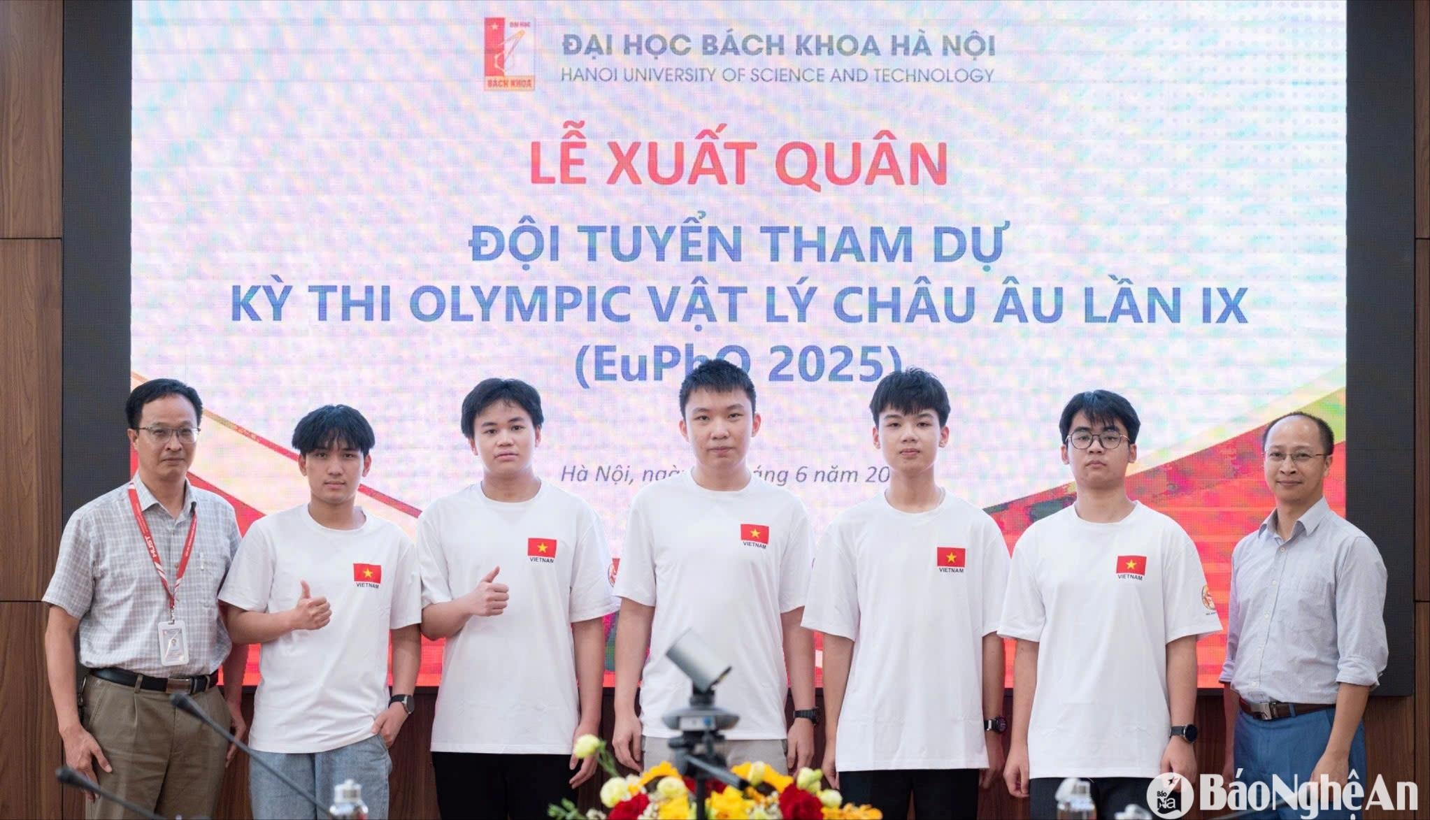 bna_doan-hoc-sinh-viet-nam-tai-le-xuat-quan.-anh-ntcc(1).jpg