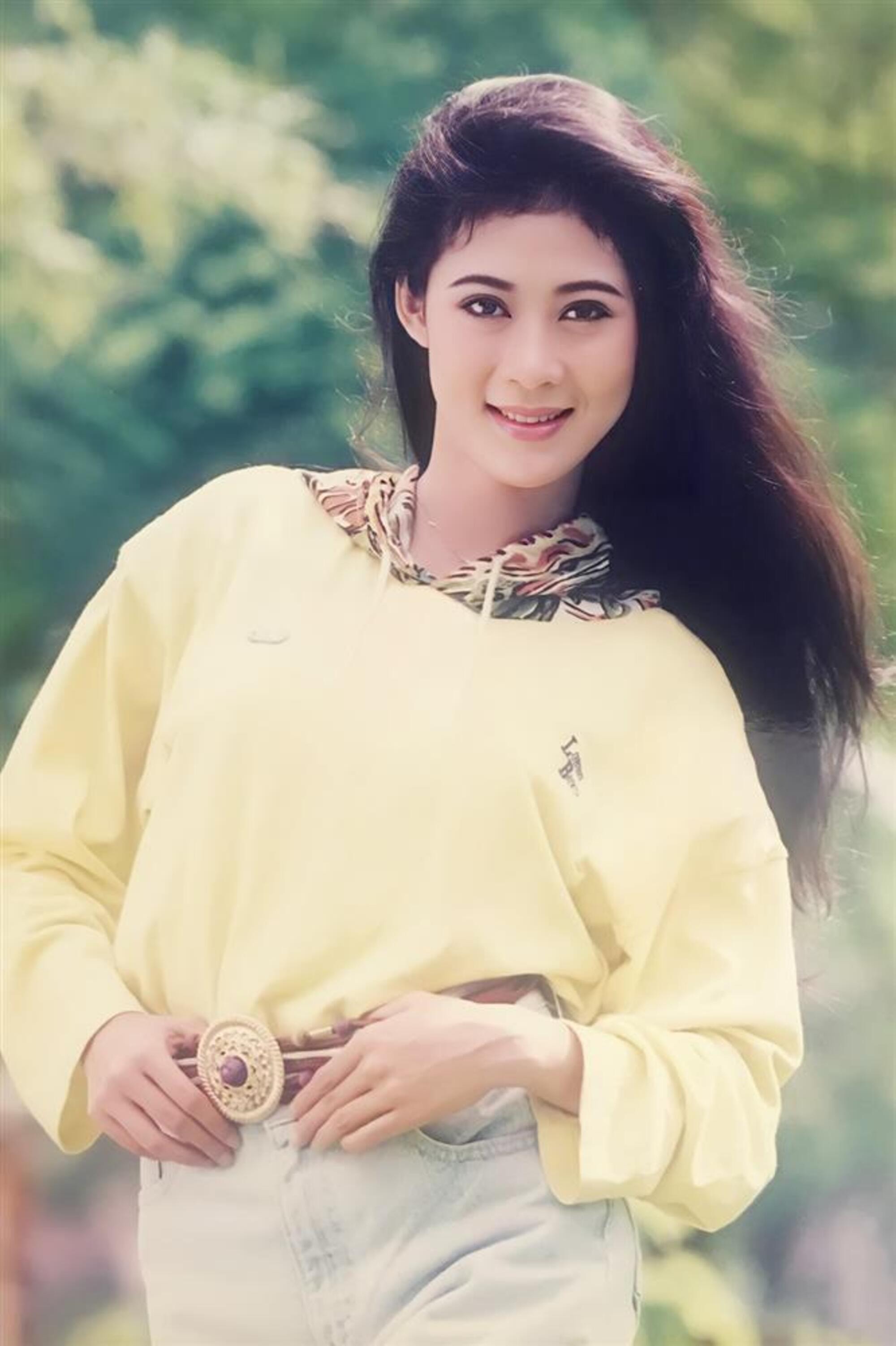 'Nữ hoàng ảnh lịch' có cát-sê hơn 10 cây vàng, từng bị nhầm là vợ Lý Hùng - 2