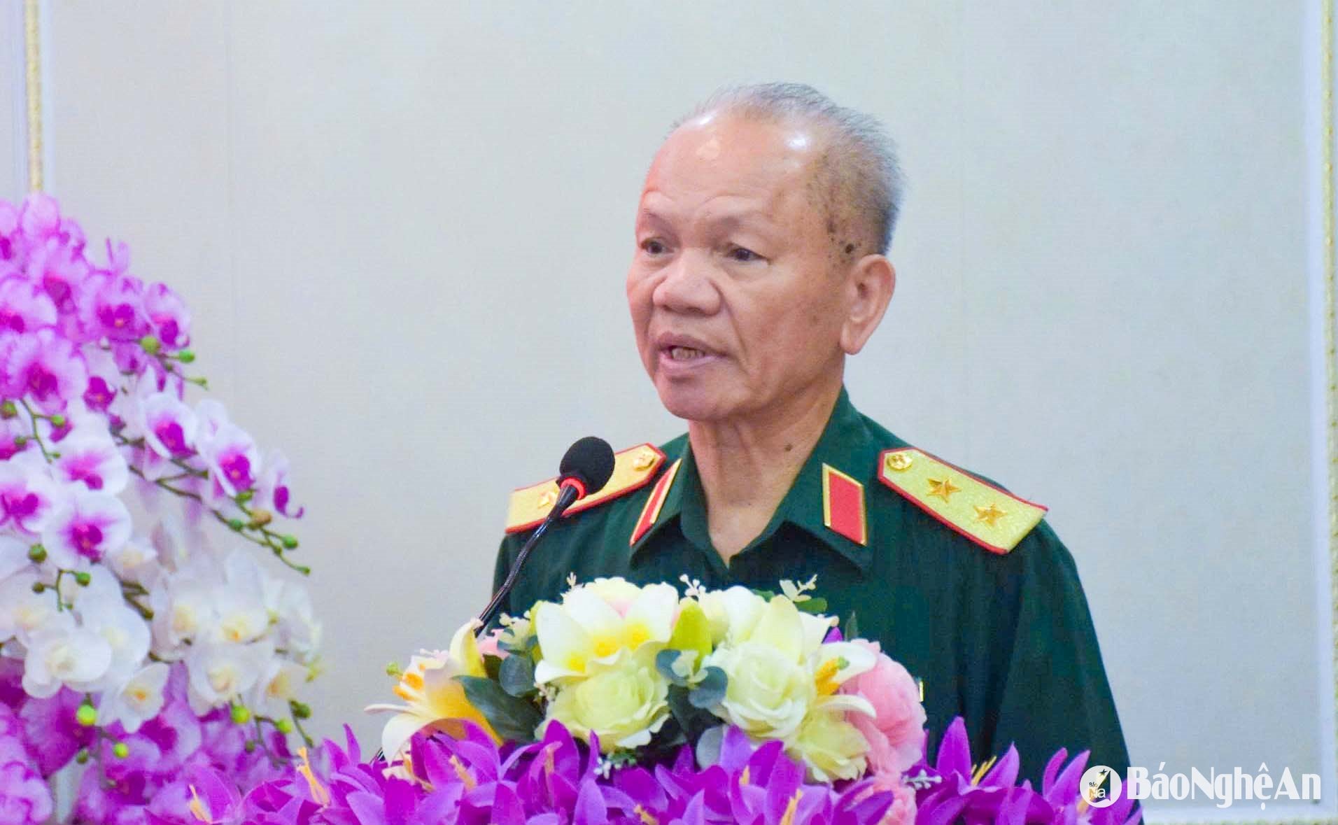 Lieutenant General Hoang Khanh Hung - Chairman of the Vietnam Association for Supporting Families of Martyrs acknowledged the contributions of the association. Photo: Thu Huong