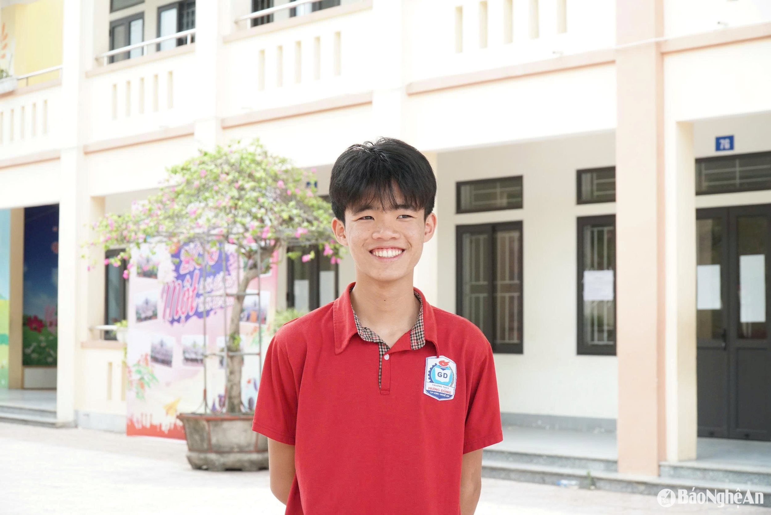 Lê Khánh Hưng là thủ khoa lớp chuyên Hóa - Trường THPT chuyên Phan Bội Châu. Ảnh - Mỹ Hà
