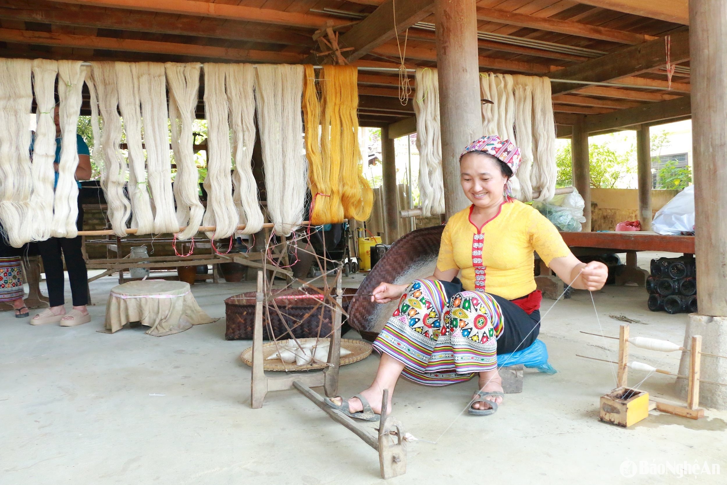 Phụ nữ ở bản Mòng 1, Mòng 2 xã Cắm Muộn. Ảnh Khánh Ly