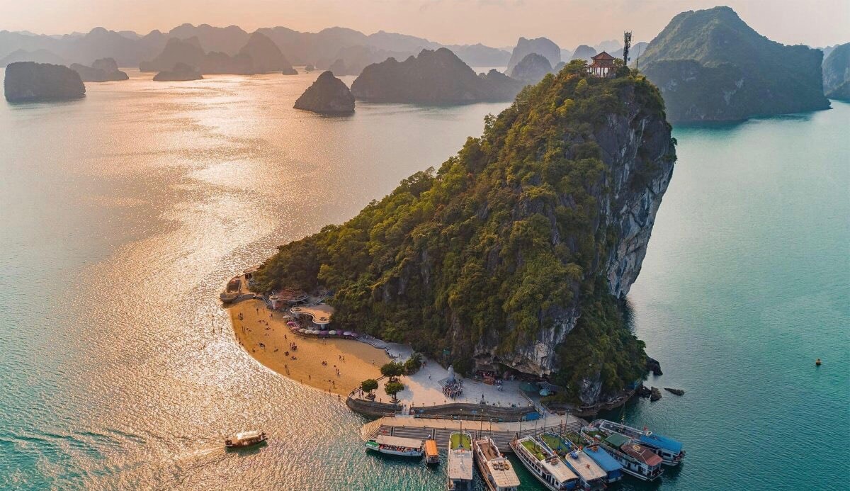 top-view-of-the-Binh-Yen-Island-between-Long-Vinh-Ha-Long-1641626797.jpeg