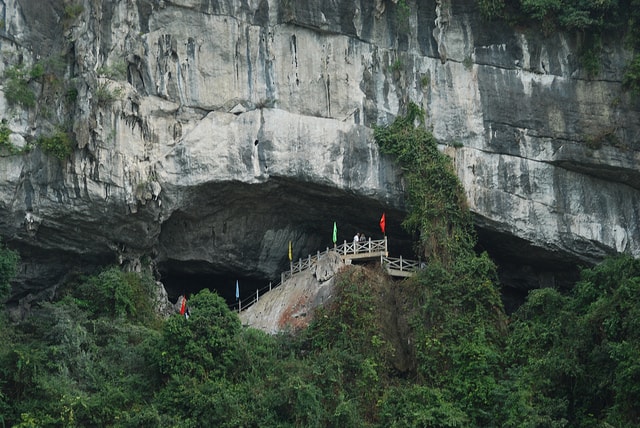 Hang-Sung-Sot-Ha-Long.jpg