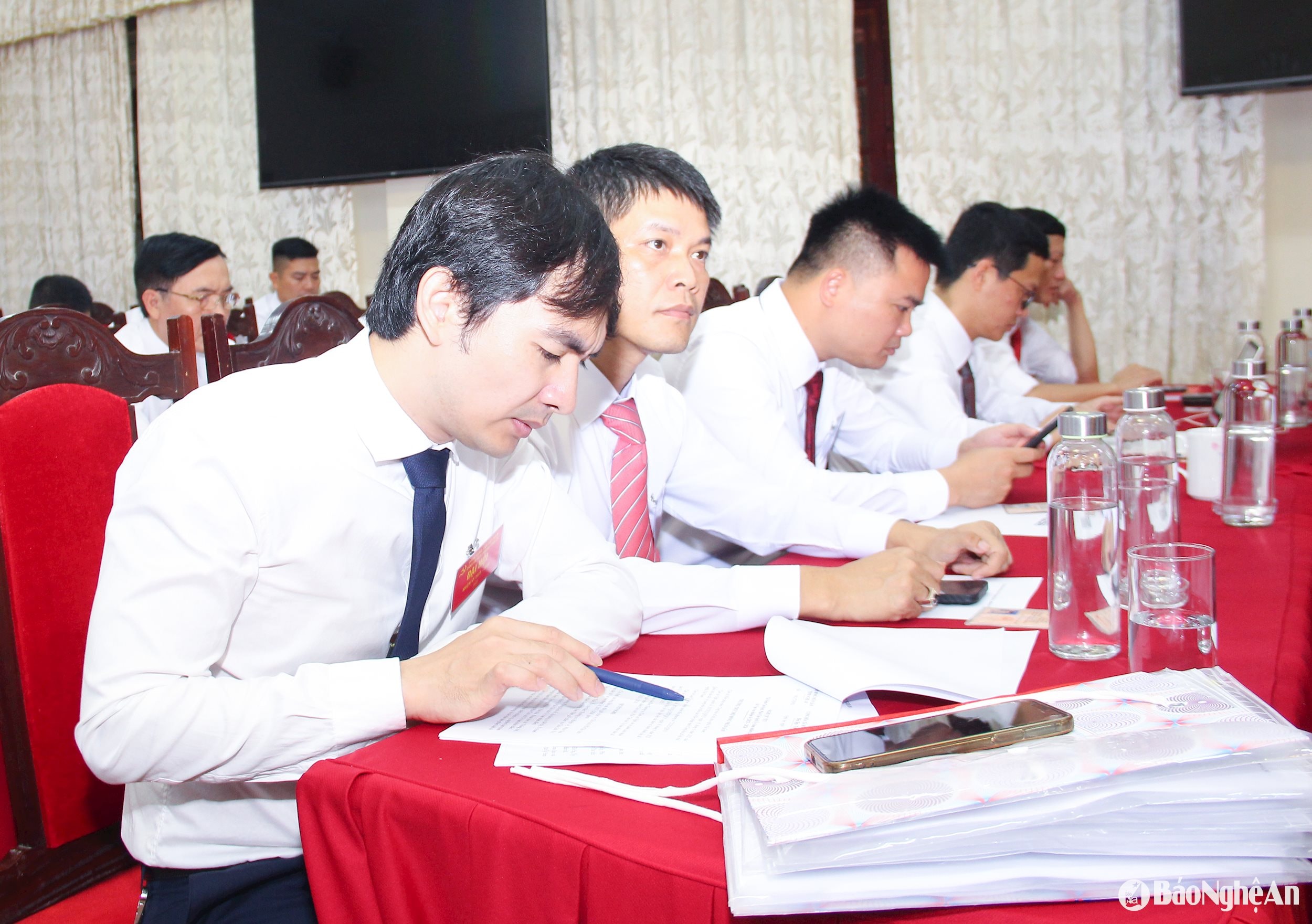1Các đảng viên tham gia đại hội. Ảnh Mai Hoa