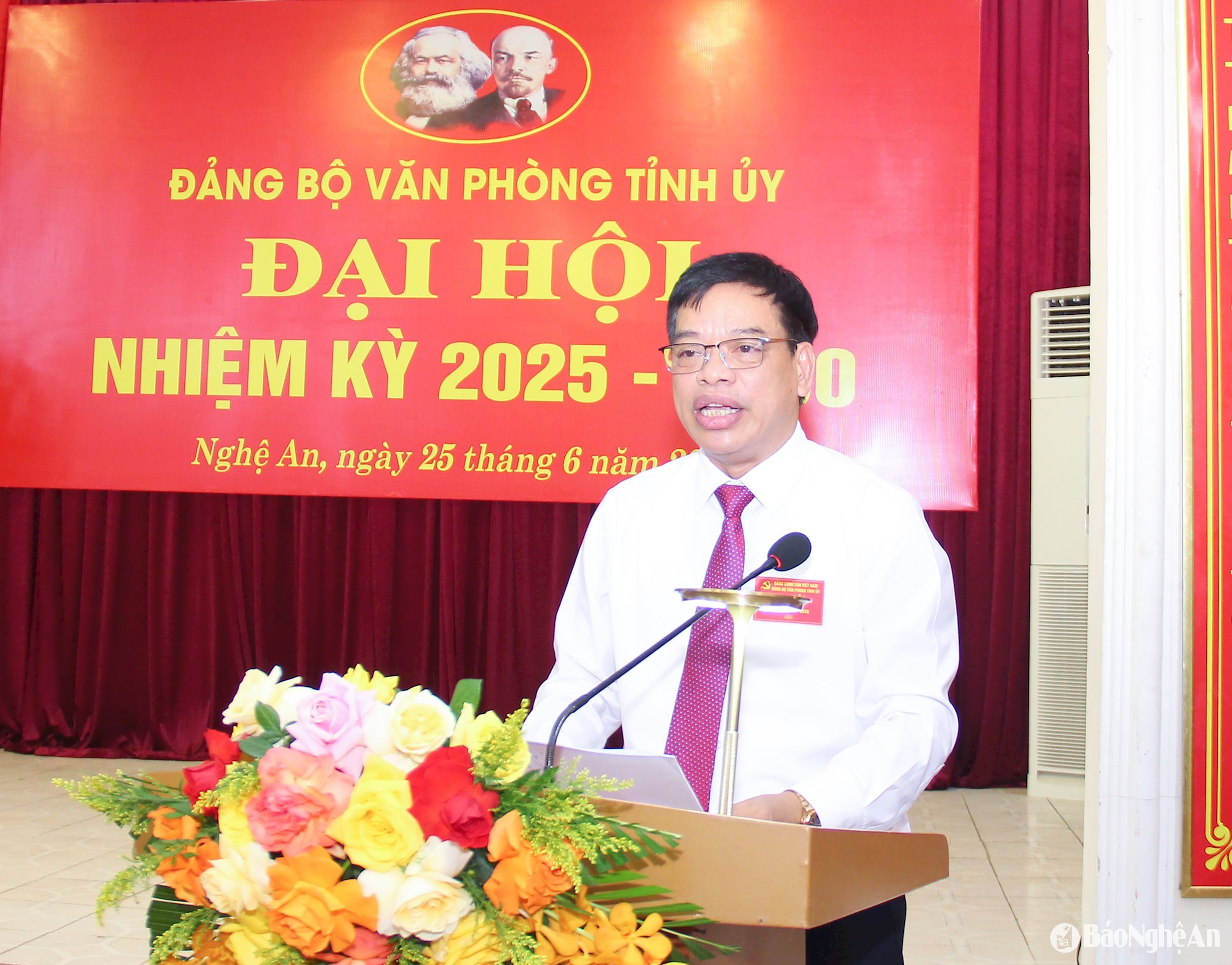 Đồng chí Trần Minh Thơ - Bí thư Chi bộ, Trưởng phòng Tổng hợp, Văn