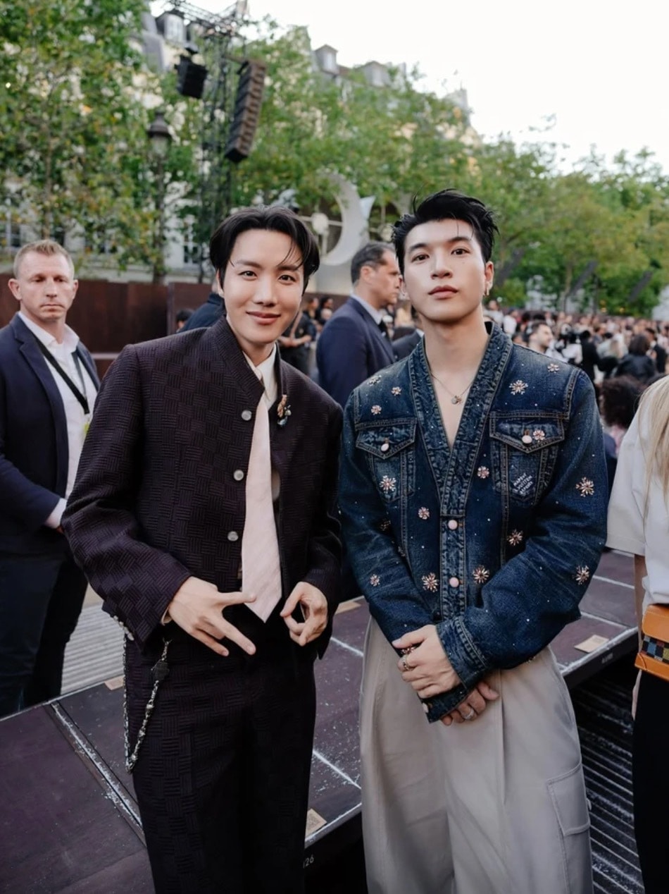 11.000 bài đăng liên quan đến Hieuthuhai quanh sự kiện anh đến Paris.