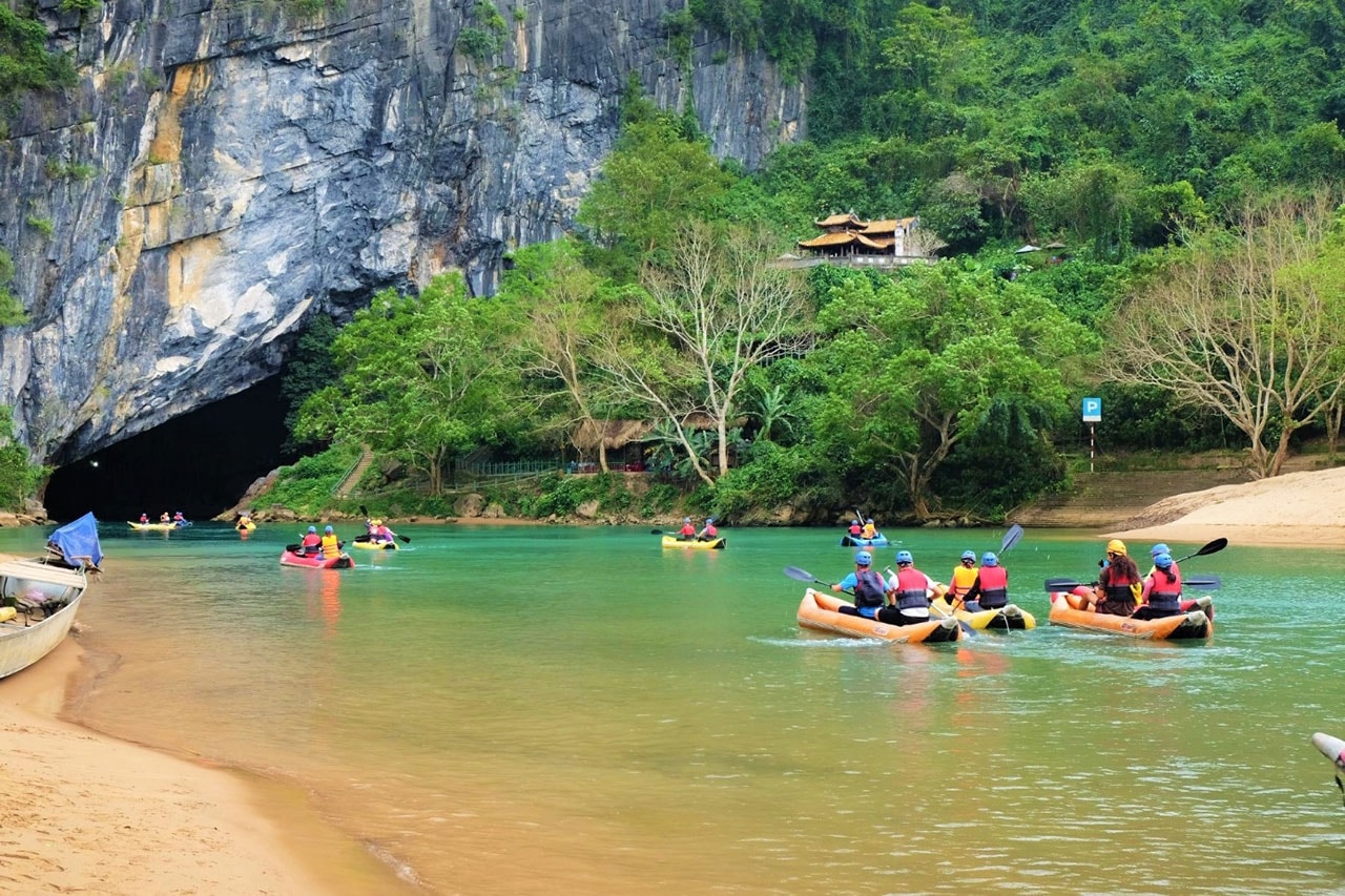 du-lich-dong-phong-nha-quang-binh-1.jpg