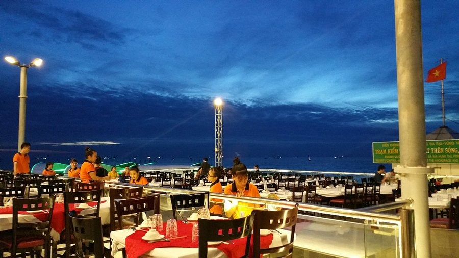 ganh-hao-2-restaurant.jpg