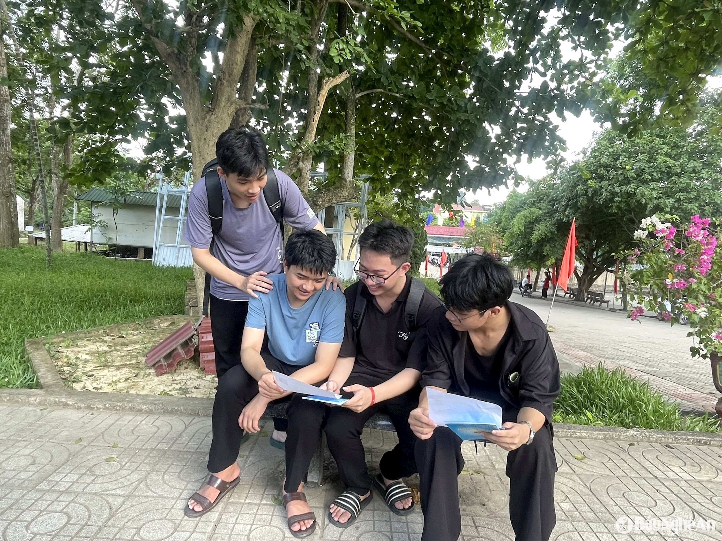 Thí sinh huyện Anh Sơn tham gia Kỳ thi tốt nghiệp THPT năm 2025. Ảnh - Thái Hiền