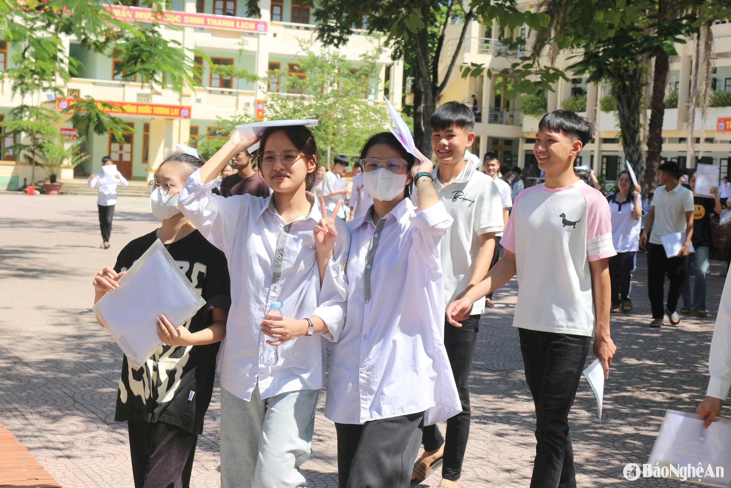 Thí sinh tại điểm thi Trường THPT Quỳ Châu. Ảnh - Phương Thảo