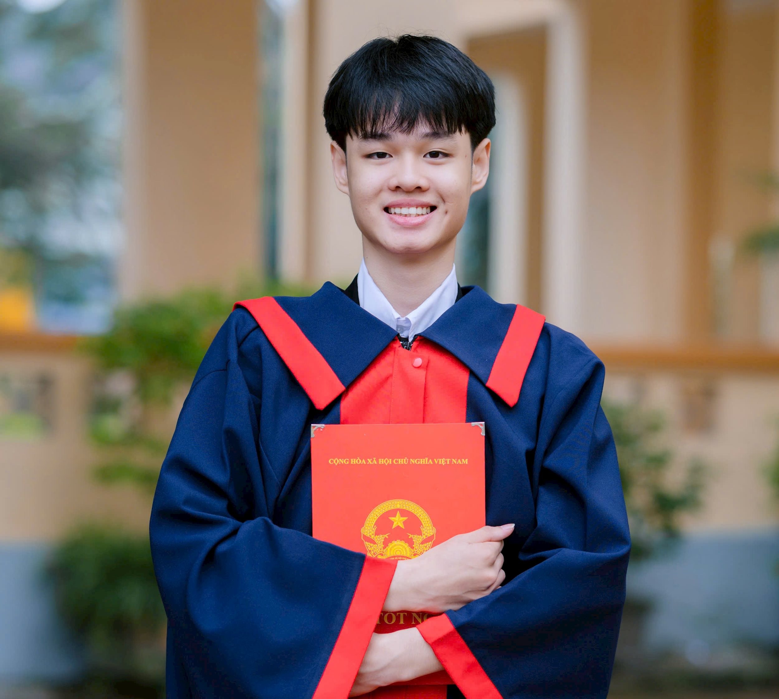 Xuân Nguyên trong ngày tốt nghiệp lớp 9